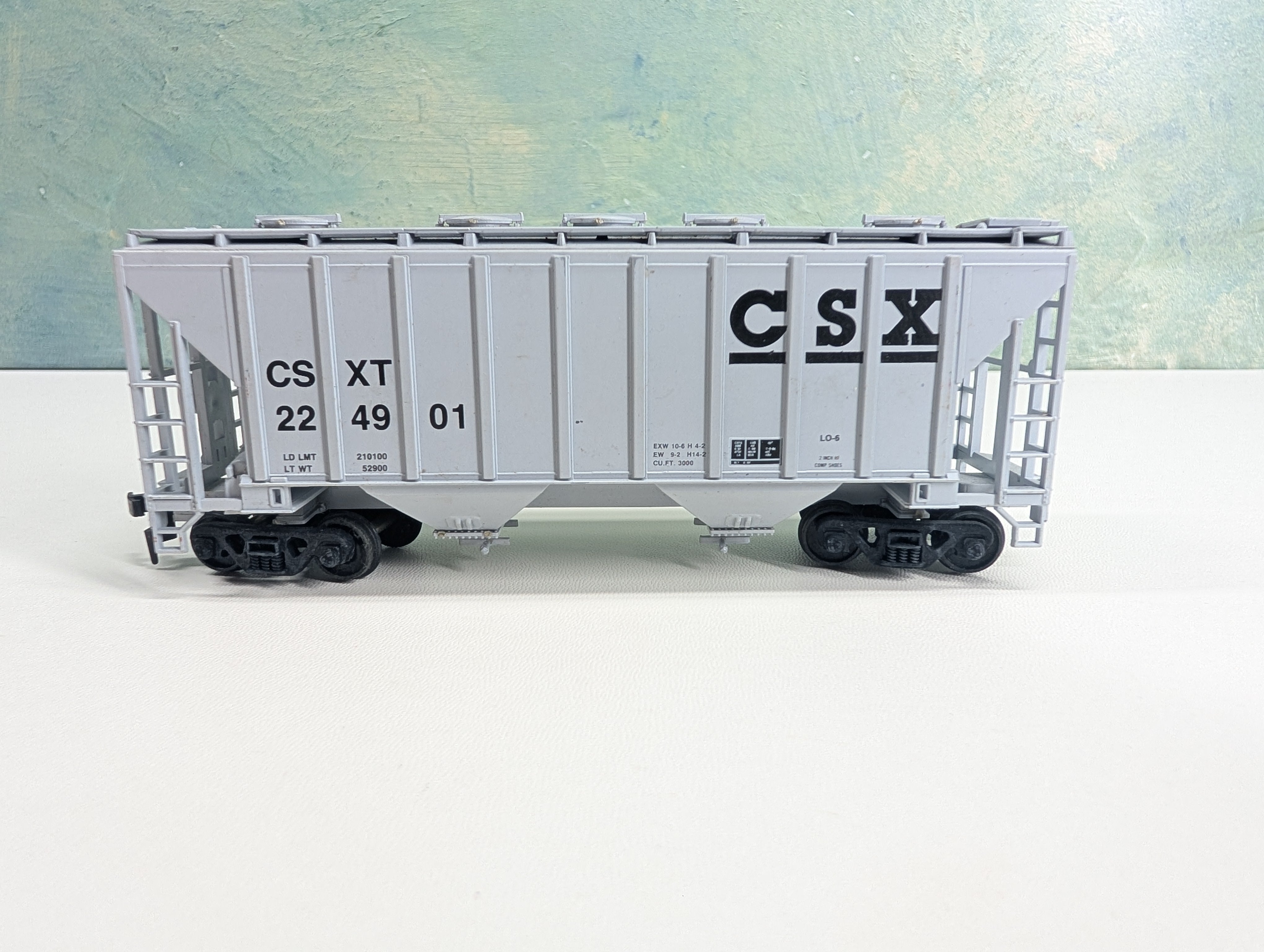 USED Walthers HO Scale 2 Bay Covered Hopper CSX #224901