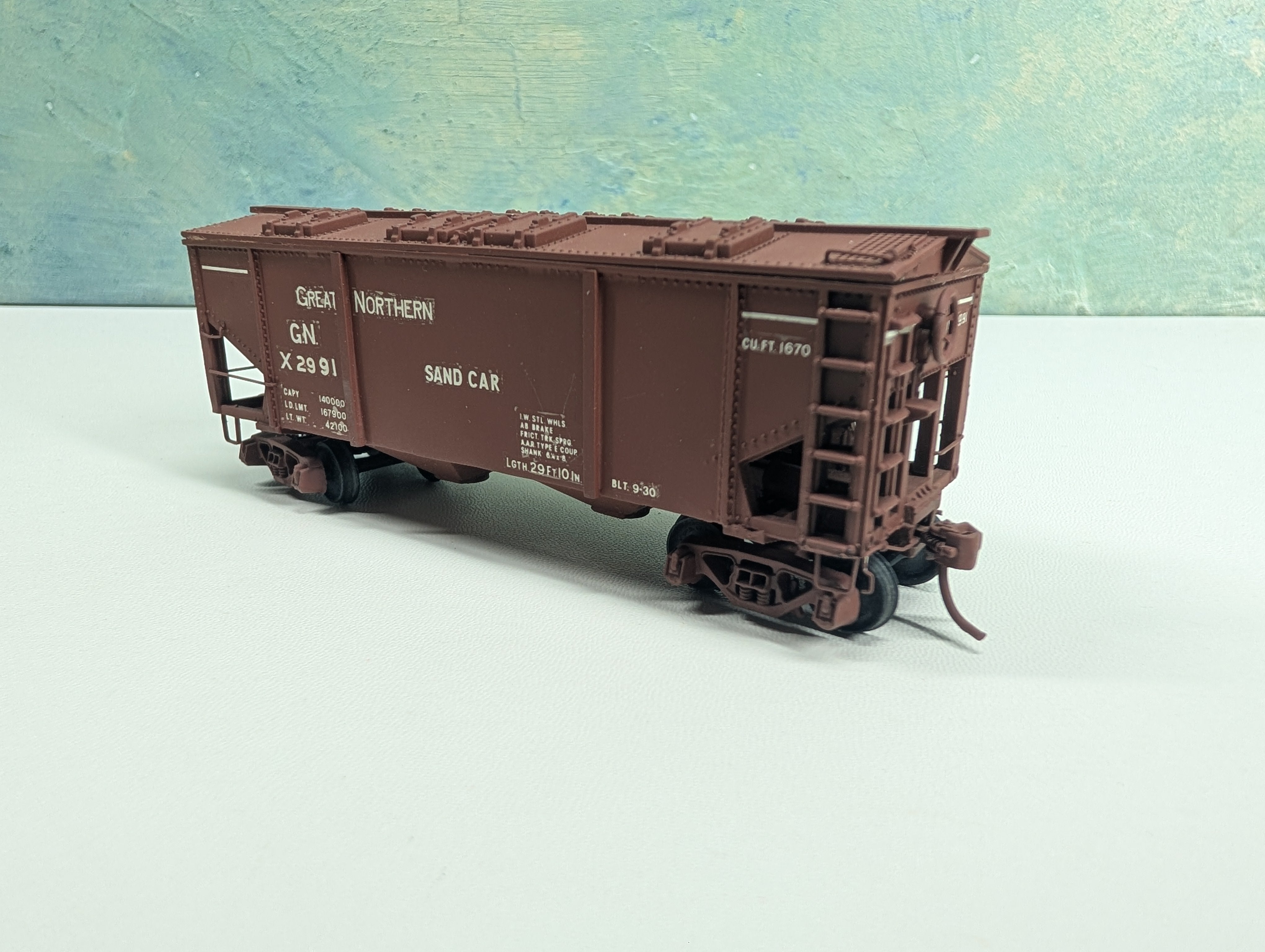 USED HO Scale 2 Bay Covered Hopper, Sand Car Great Northern GN #X2991 Decal, Metal Wheels