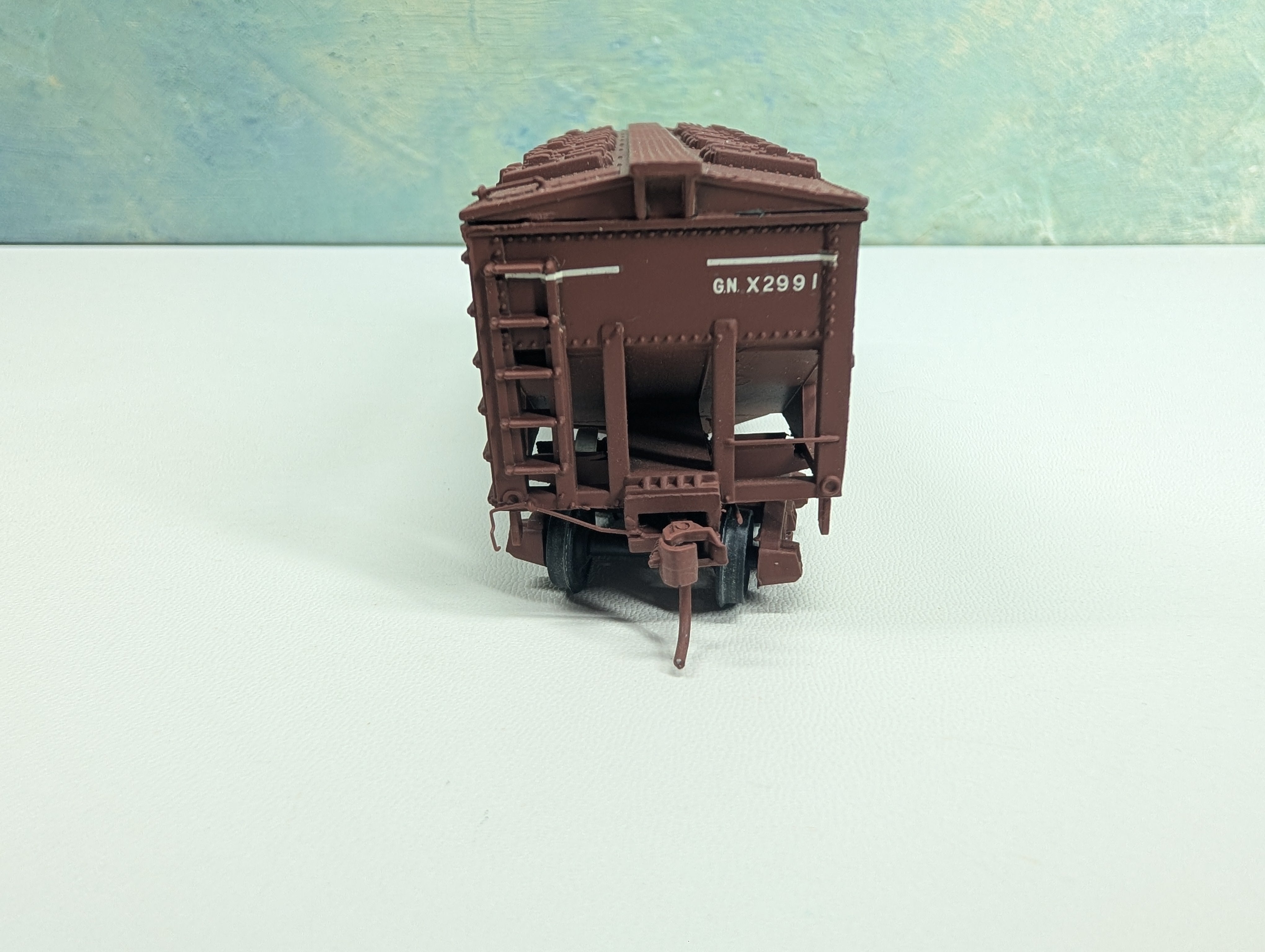 USED HO Scale 2 Bay Covered Hopper, Sand Car Great Northern GN #X2991 Decal, Metal Wheels