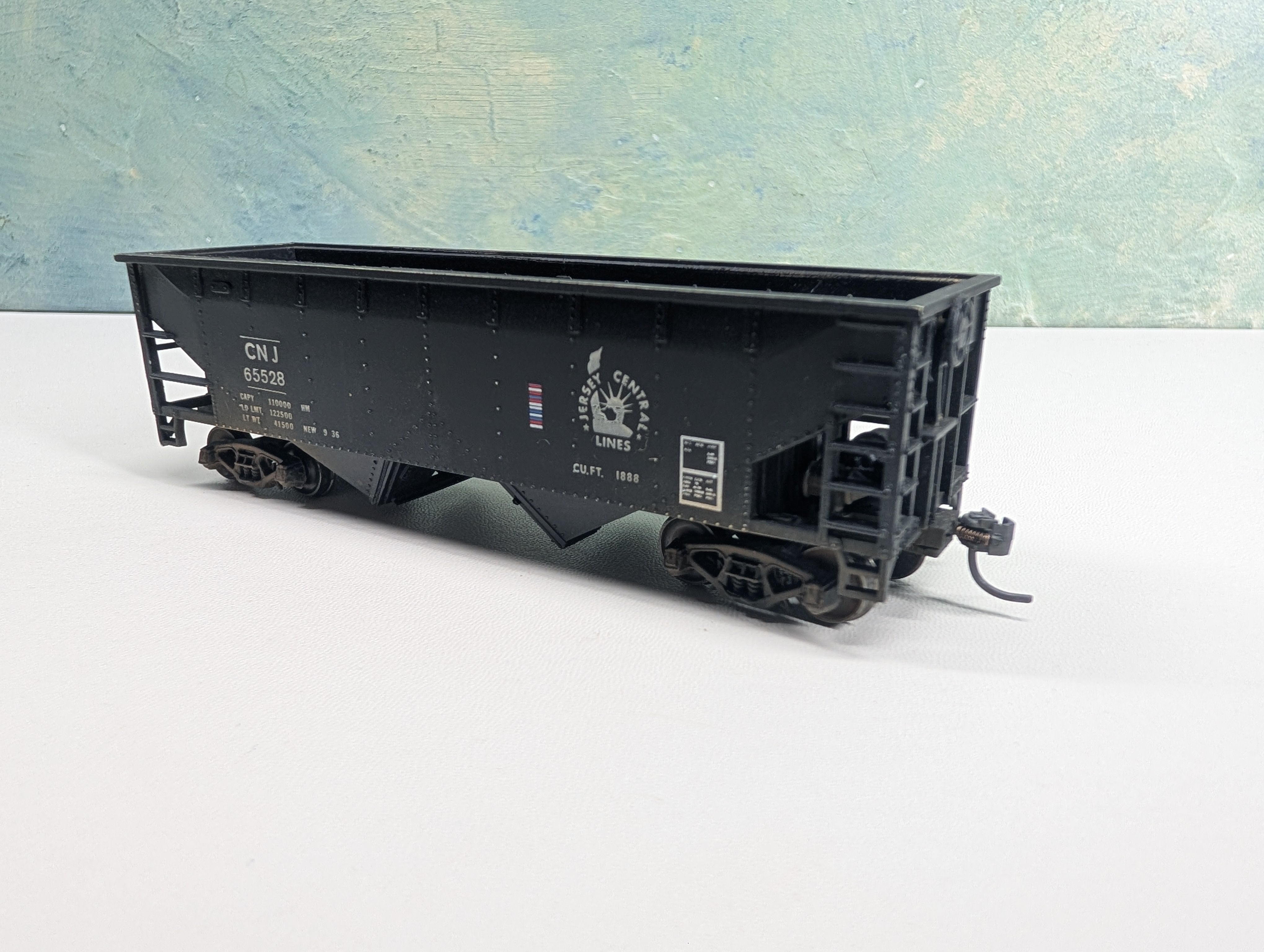 USED HO Scale 2 Bay Hopper CNJ #65528 Metal Wheels, Weathered