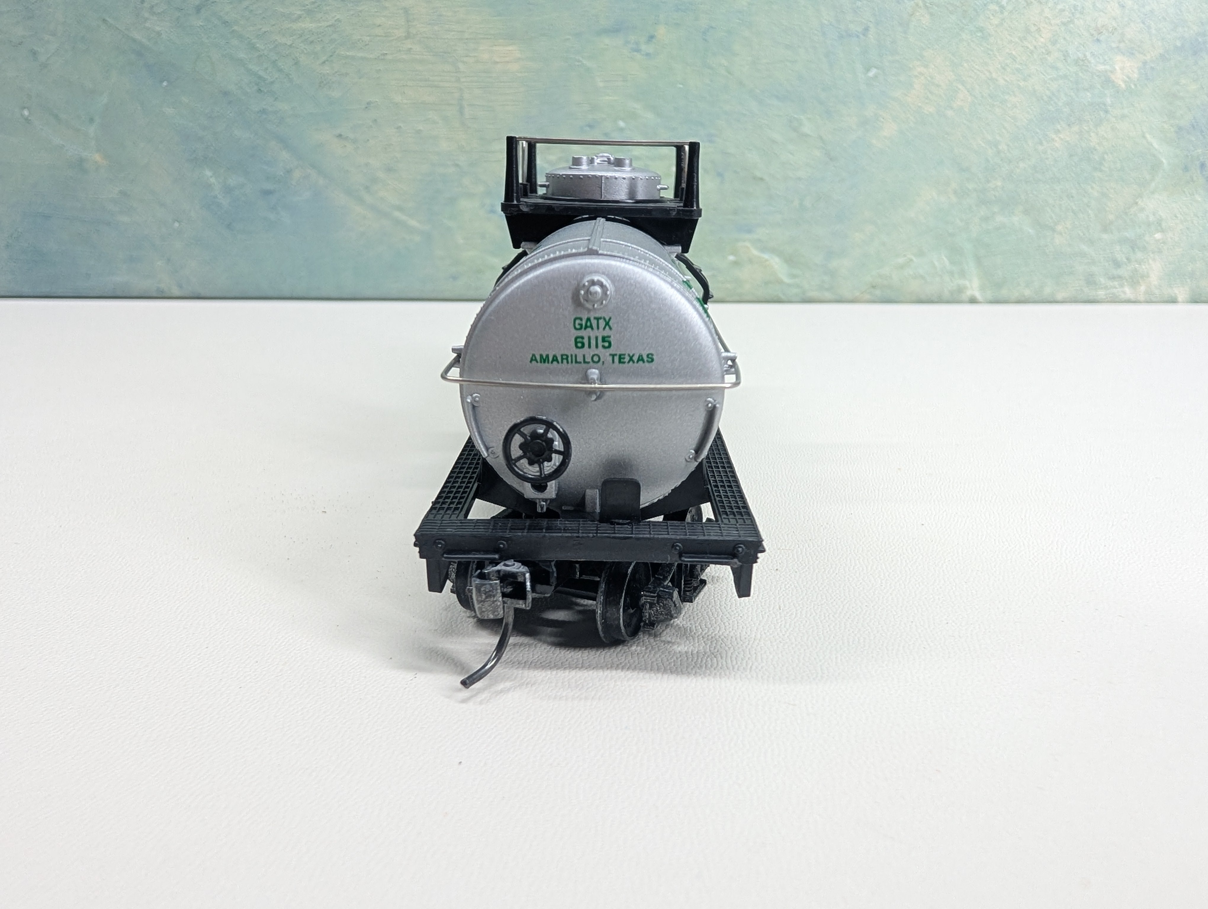 USED HO Scale Tank Car Shamrock GATX #6115 Metal Wheels