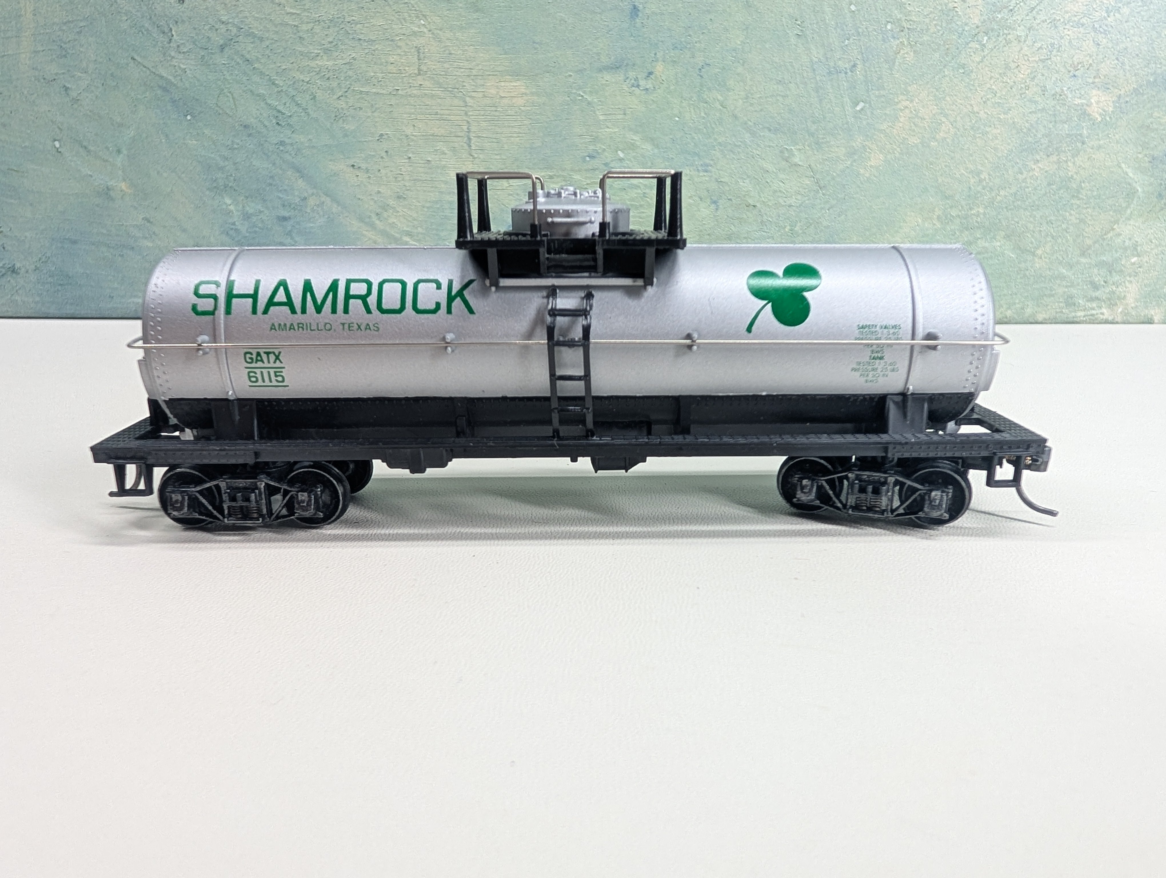 USED HO Scale Tank Car Shamrock GATX #6115 Metal Wheels