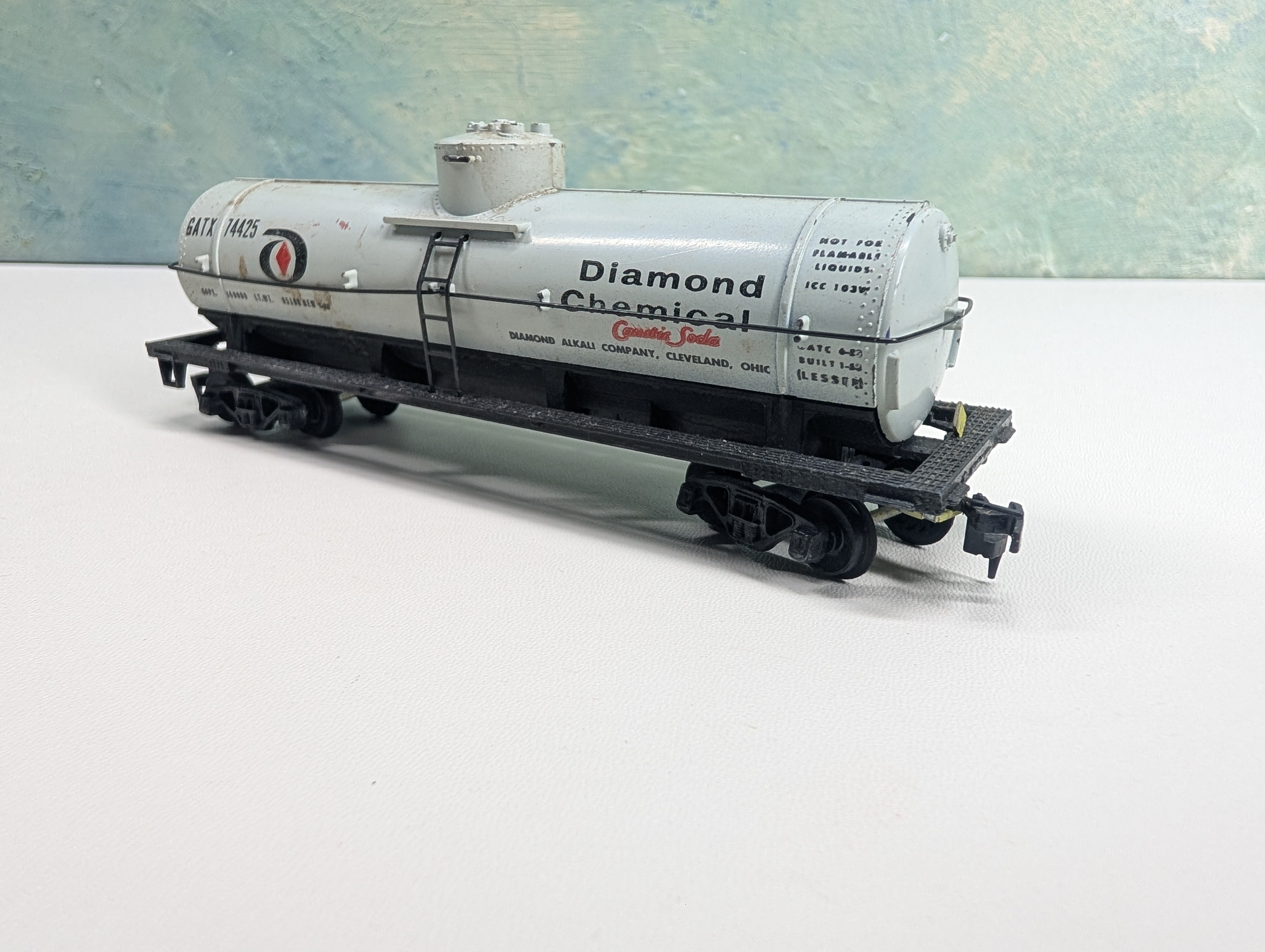 USED Mantua HO Scale Single Dome Tank Car Diamond Chemical GATX #74425