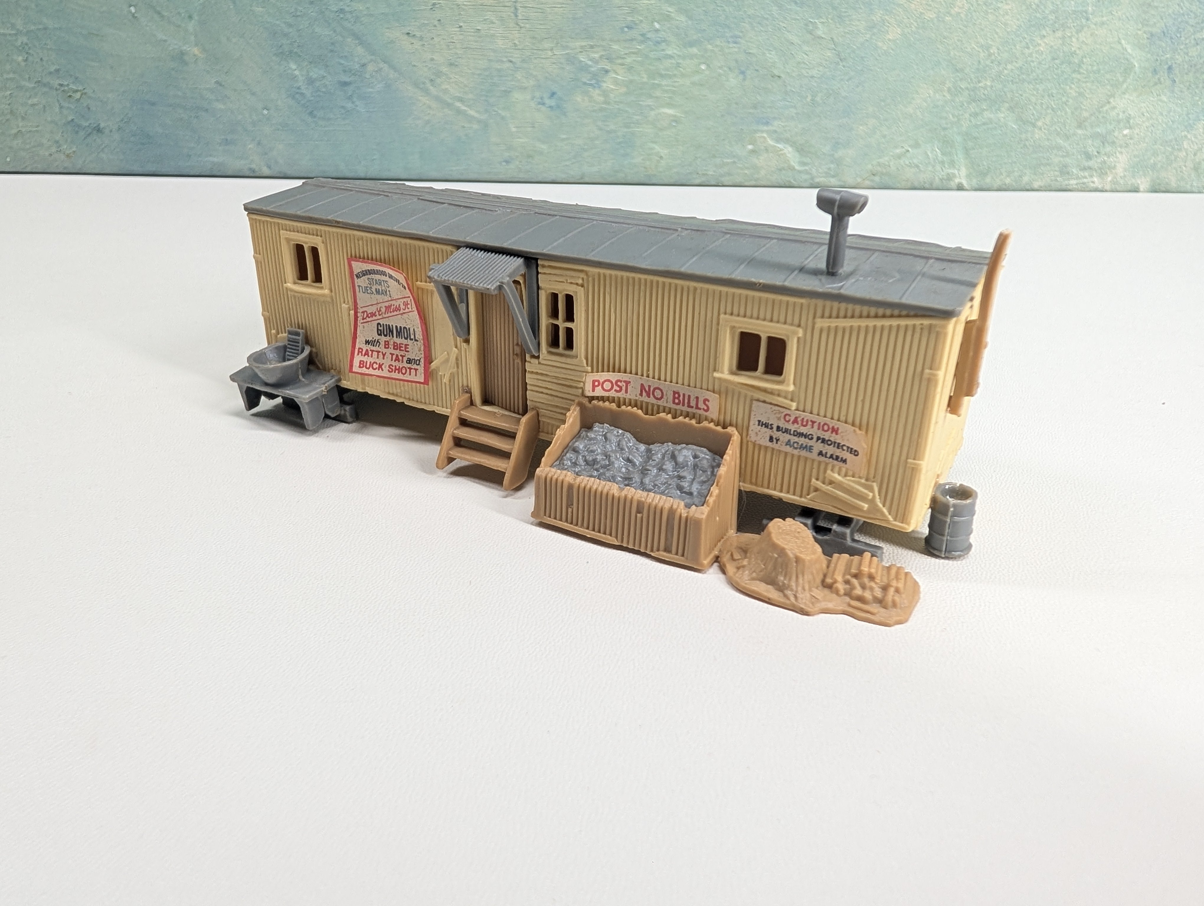 USED HO Scale Light Brown Railroad Work Crew Car