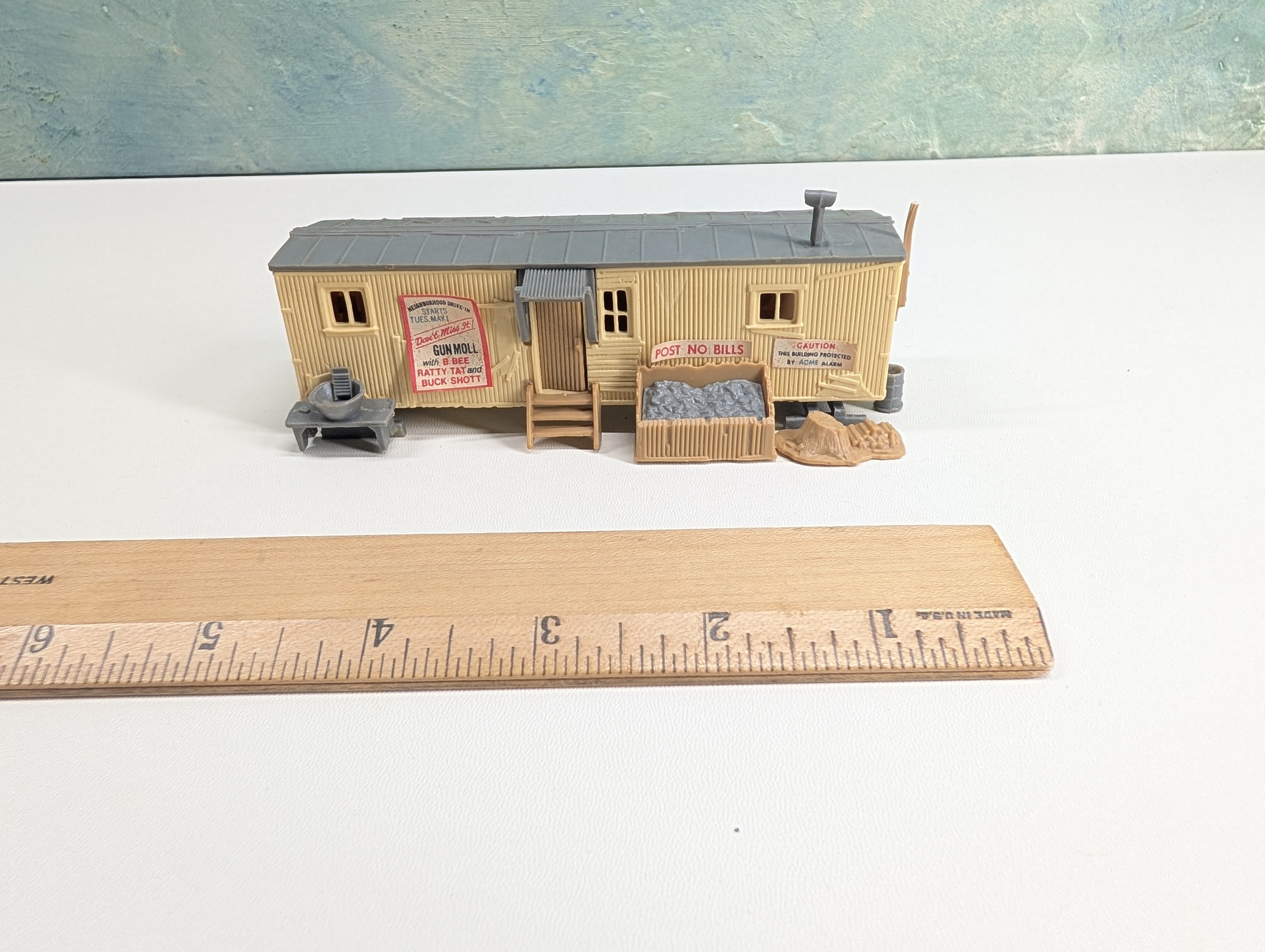 USED HO Scale Light Brown Railroad Work Crew Car