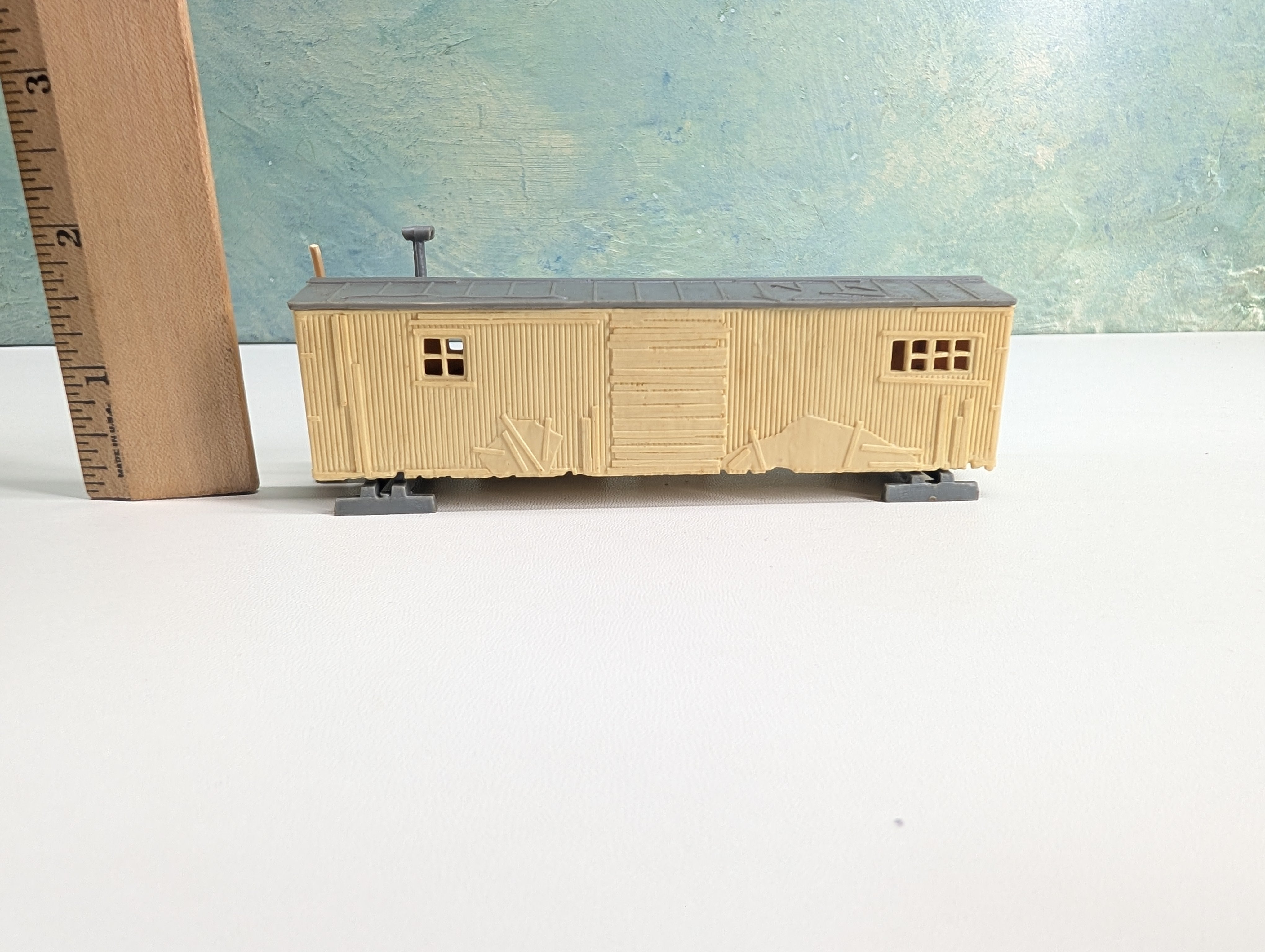 USED HO Scale Light Brown Railroad Work Crew Car