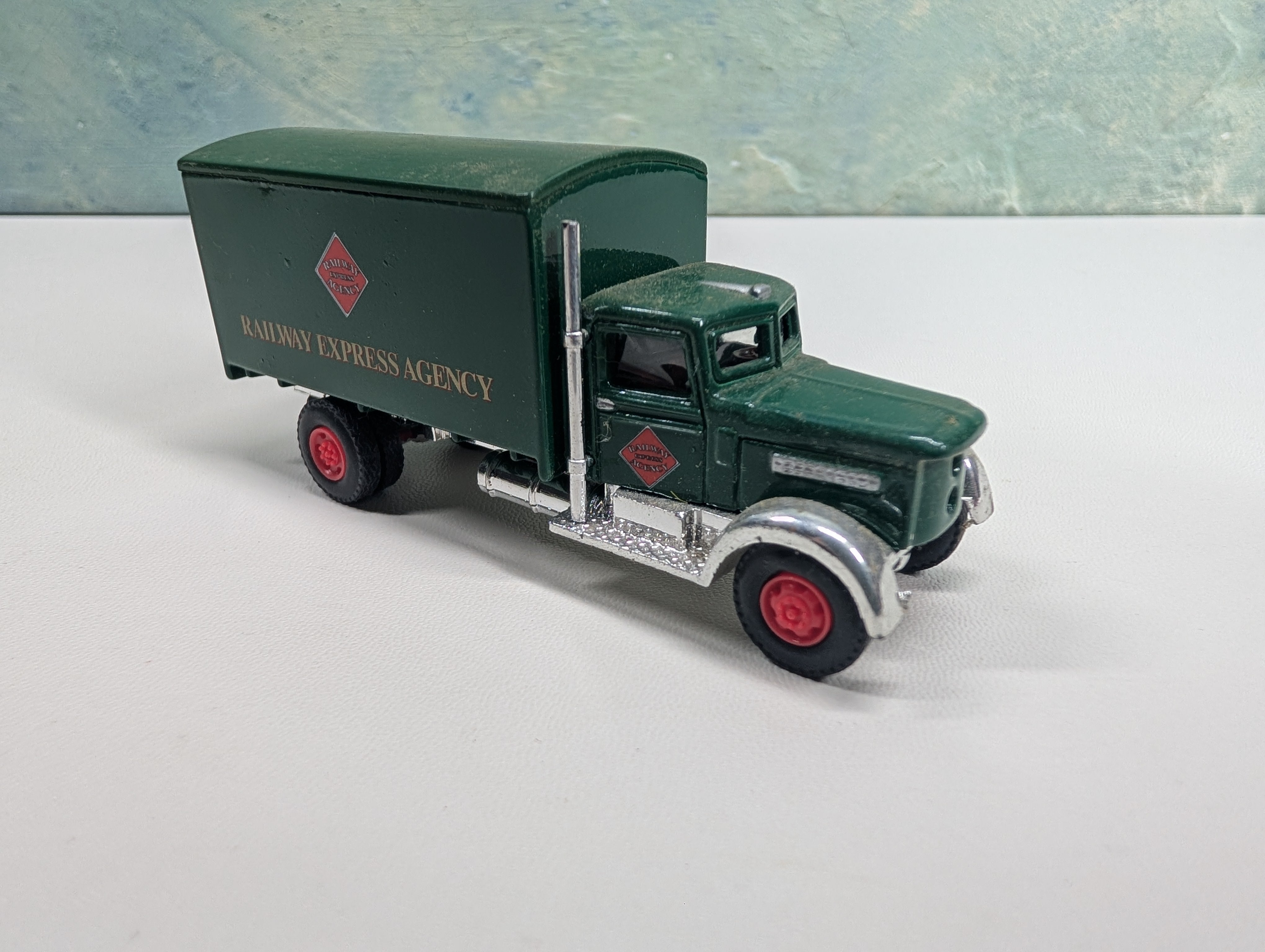 USED IMEX HO Scale REA Box Truck