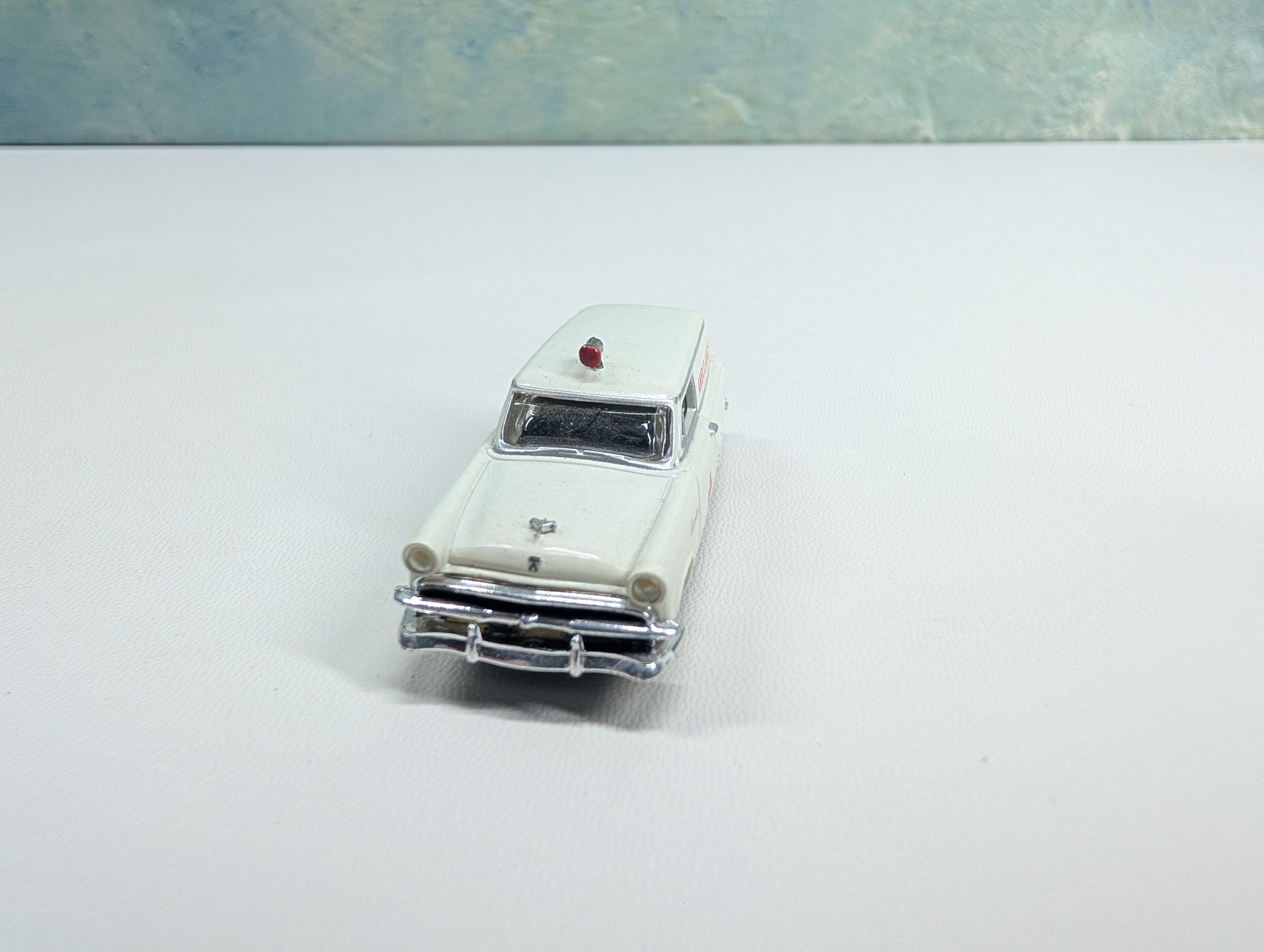 USED Classic Metal Works HO Scale 1953 Ford Courier Sedan Delivery Ambulance