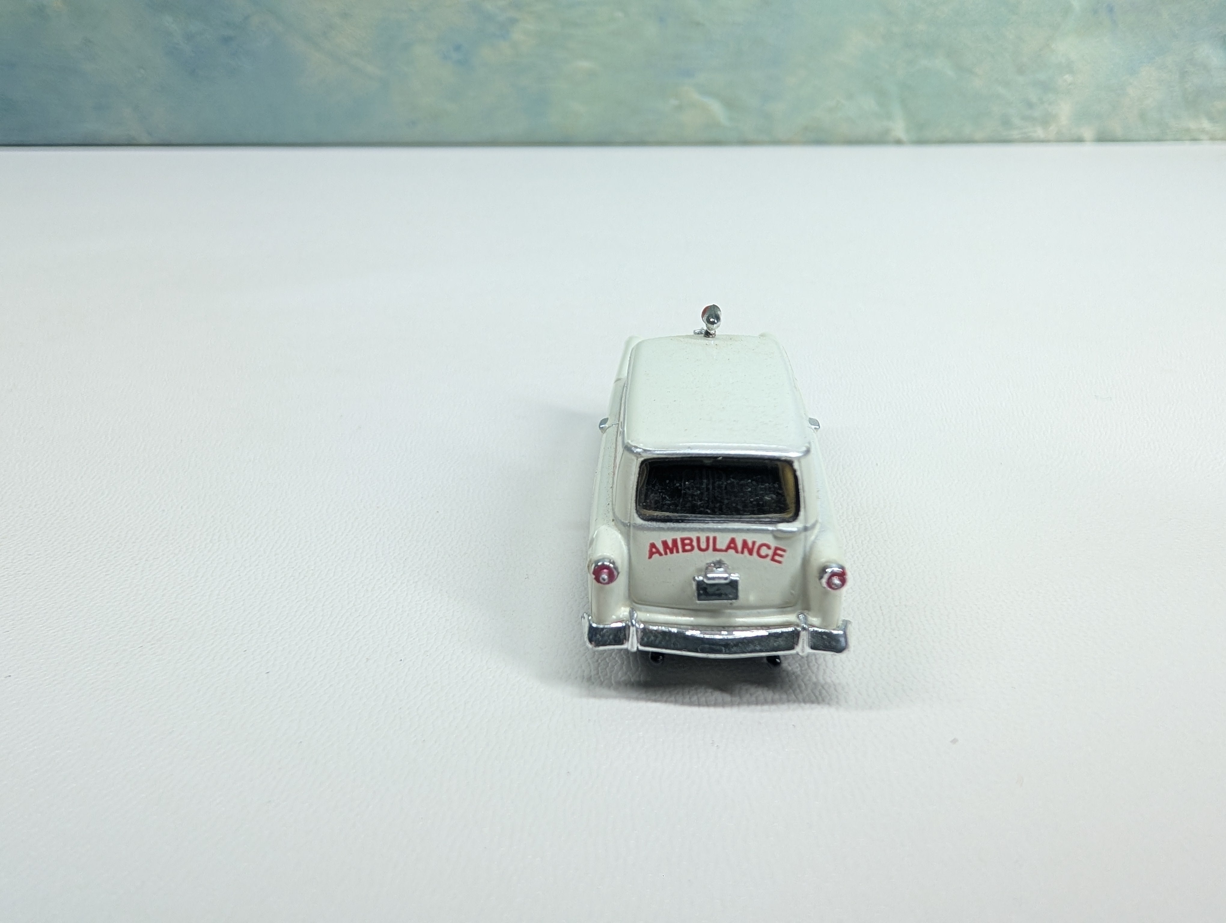 USED Classic Metal Works HO Scale 1953 Ford Courier Sedan Delivery Ambulance