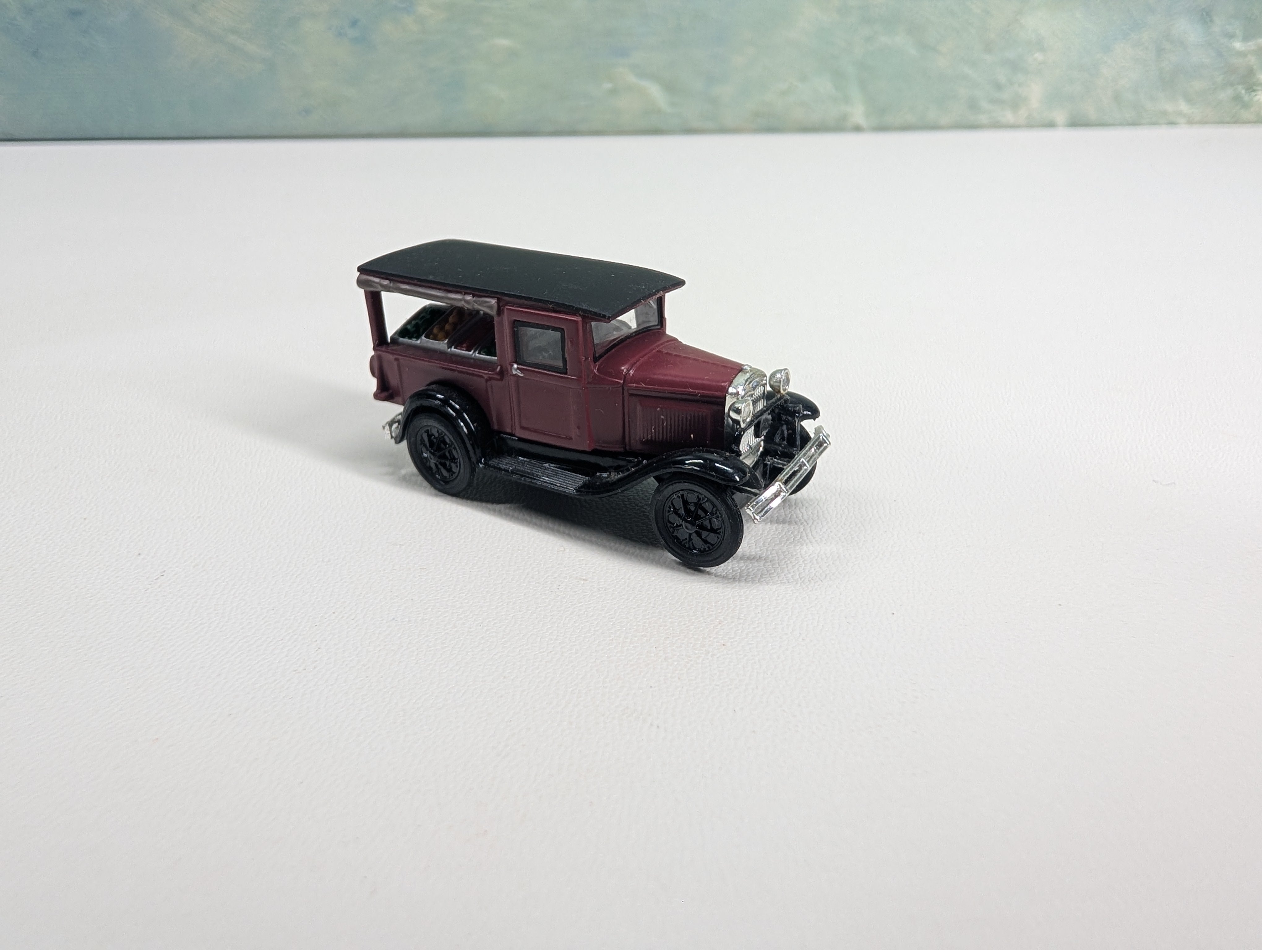 USED Athearn HO Scale Ford Produce Truck, Burgundy