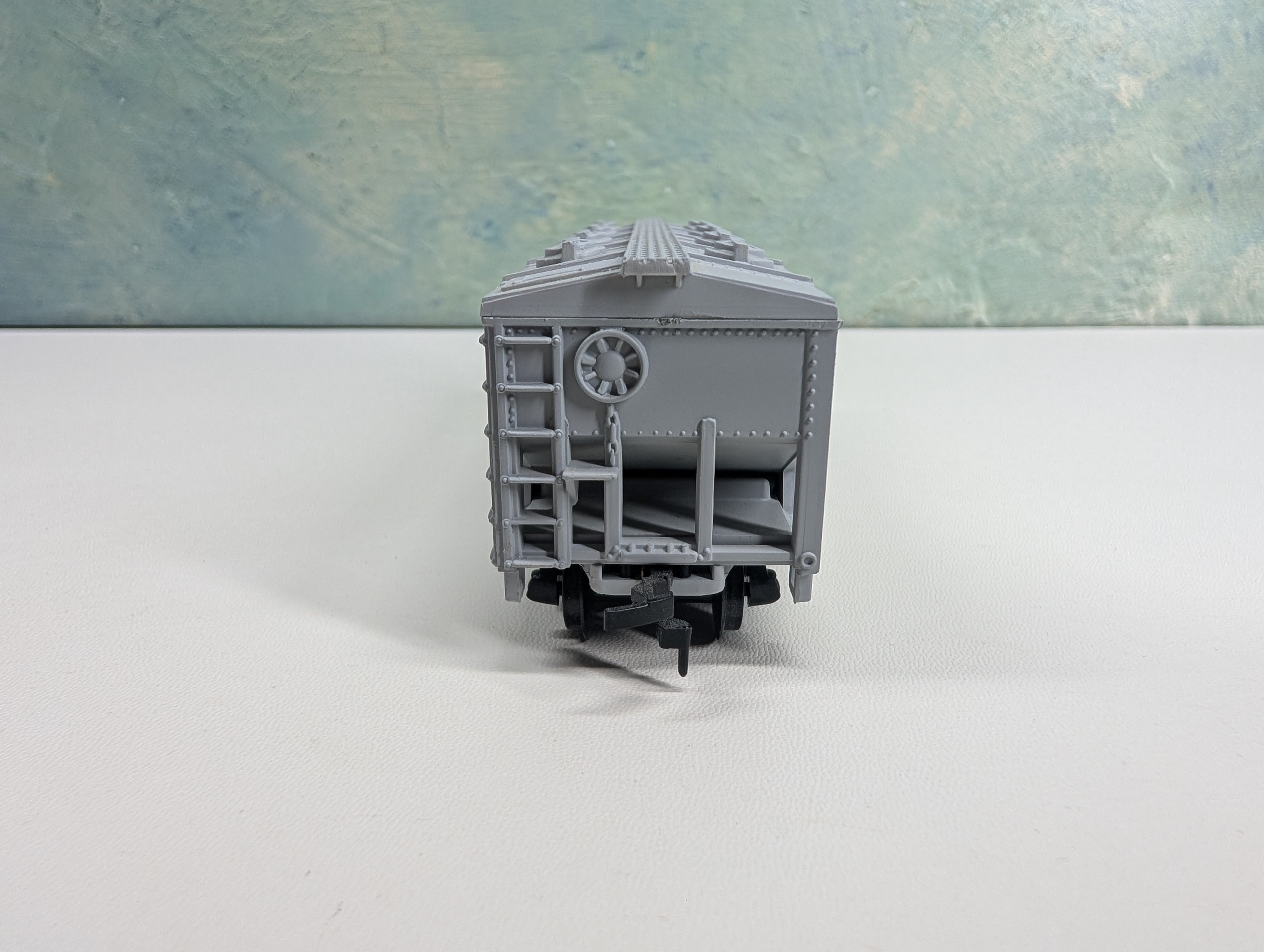 USED Model Power HO Scale 2 Bay Covered Hopper Lehigh Portland Cement LPCX #109