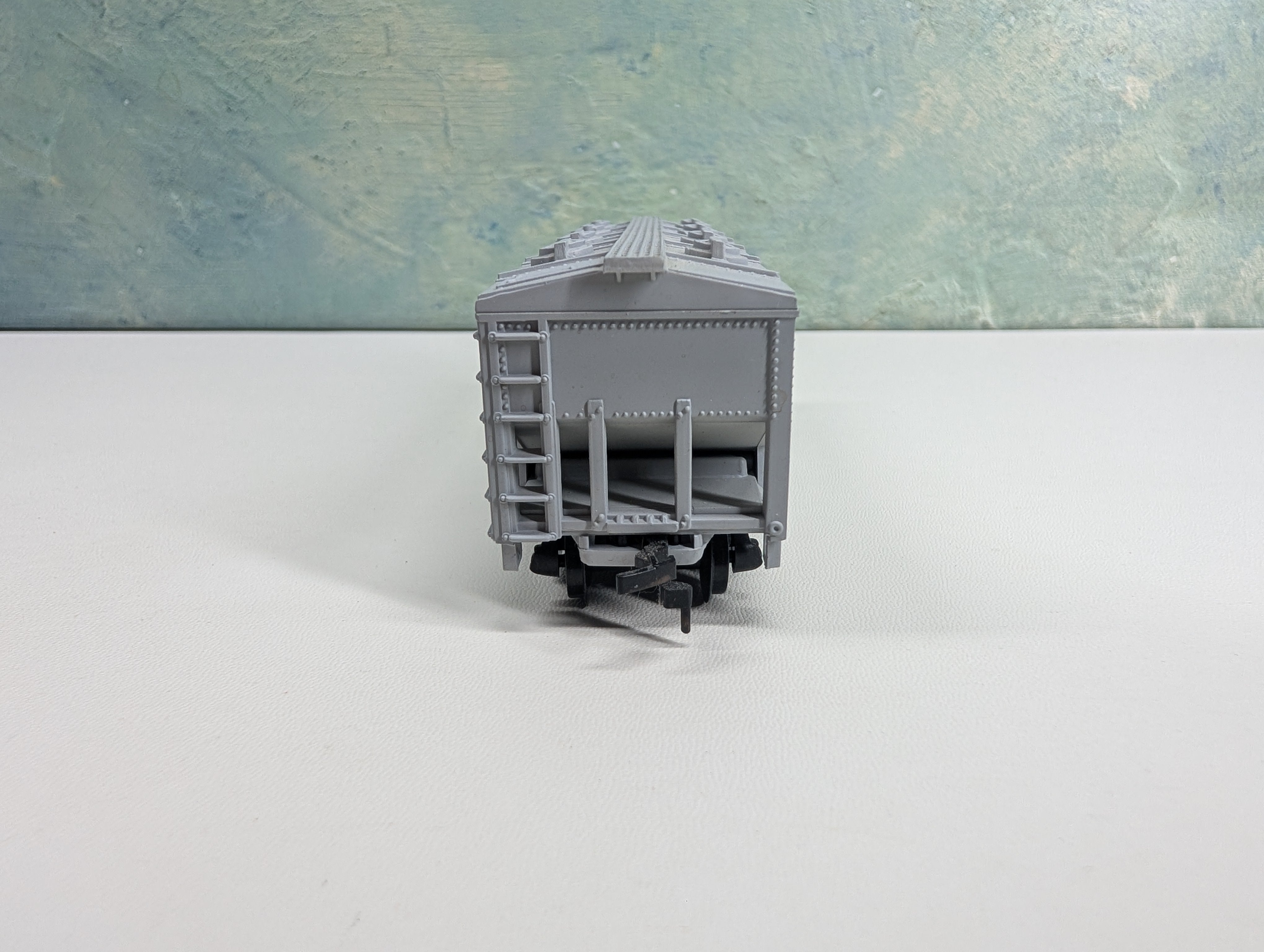 USED Model Power HO Scale 2 Bay Covered Hopper Lehigh Portland Cement LPCX #109