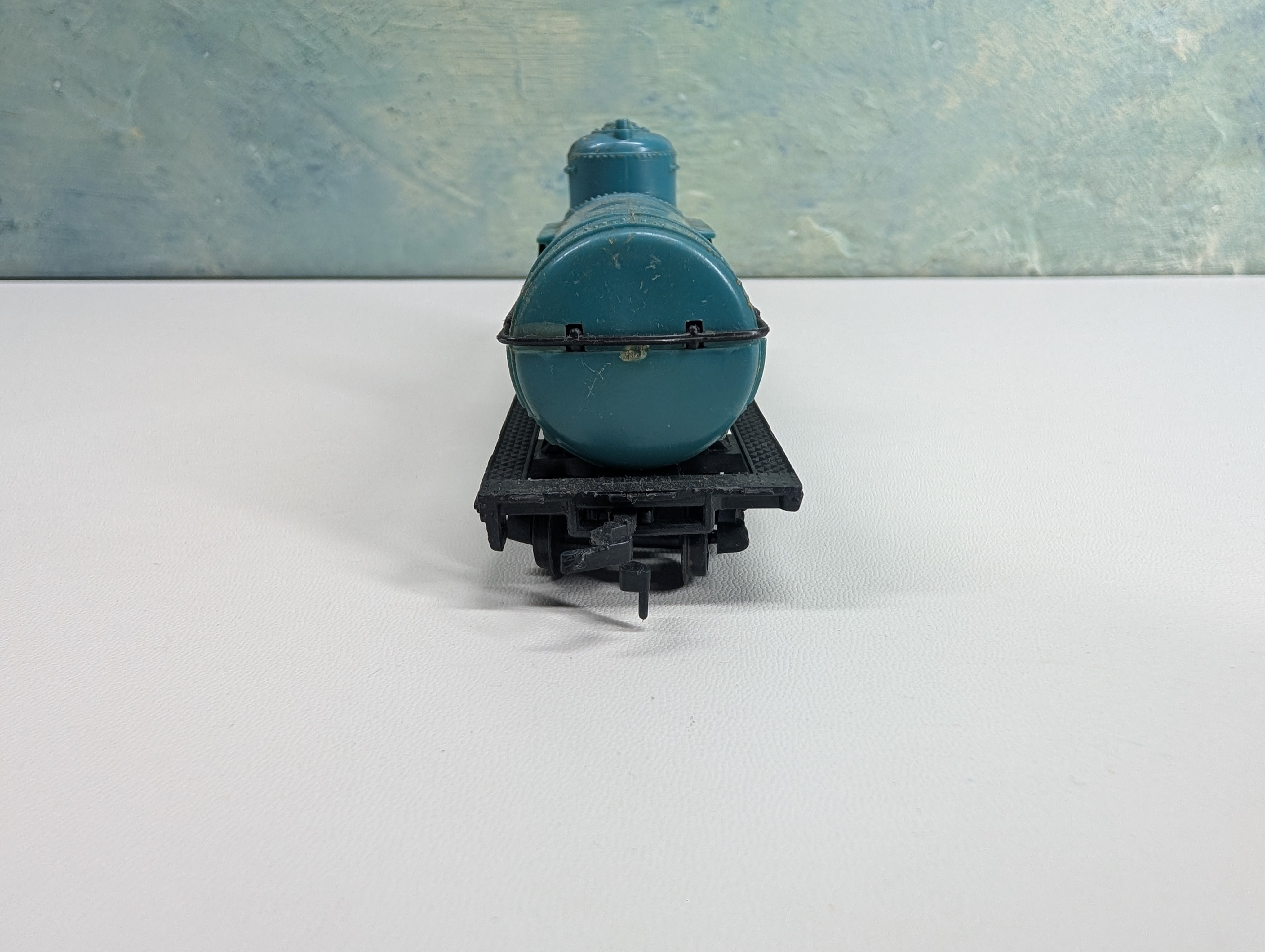 USED Model Power HO Scale Single Dome Tank Car Allstate Motor Oil