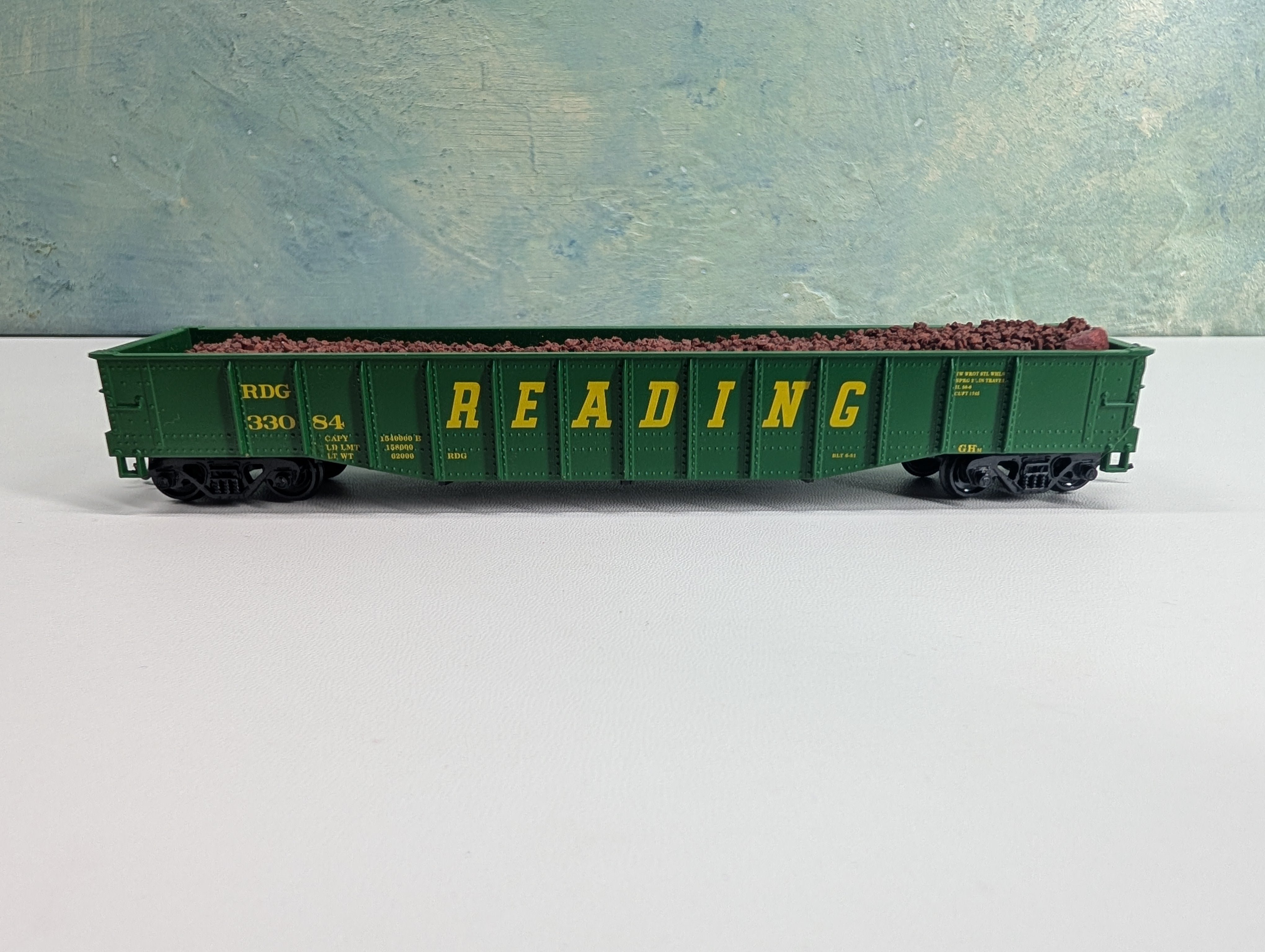 USED Athearn HO Scale 50' Gondola w/ Load Reading RDG #33084