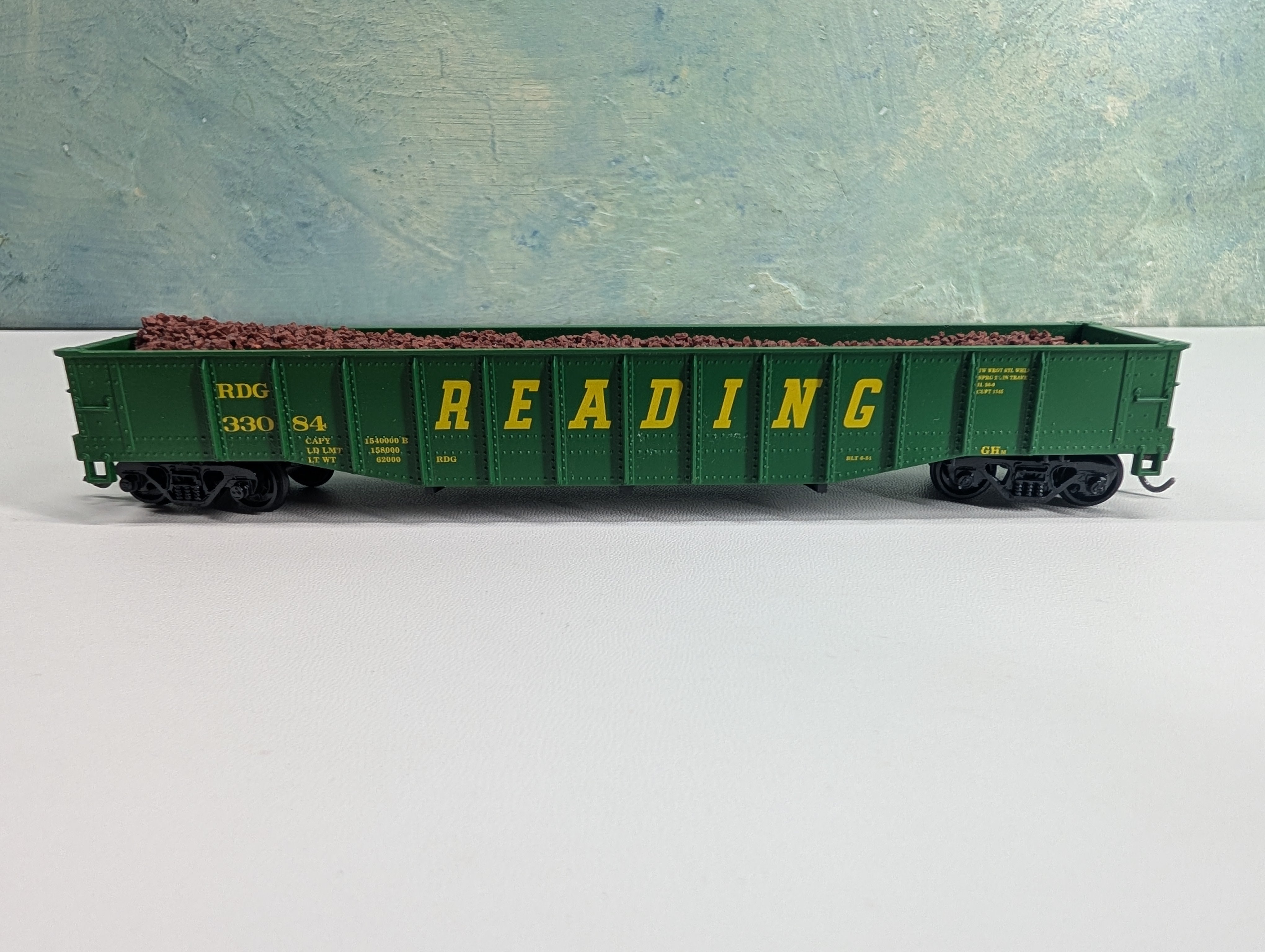 USED Athearn HO Scale 50' Gondola w/ Load Reading RDG #33084