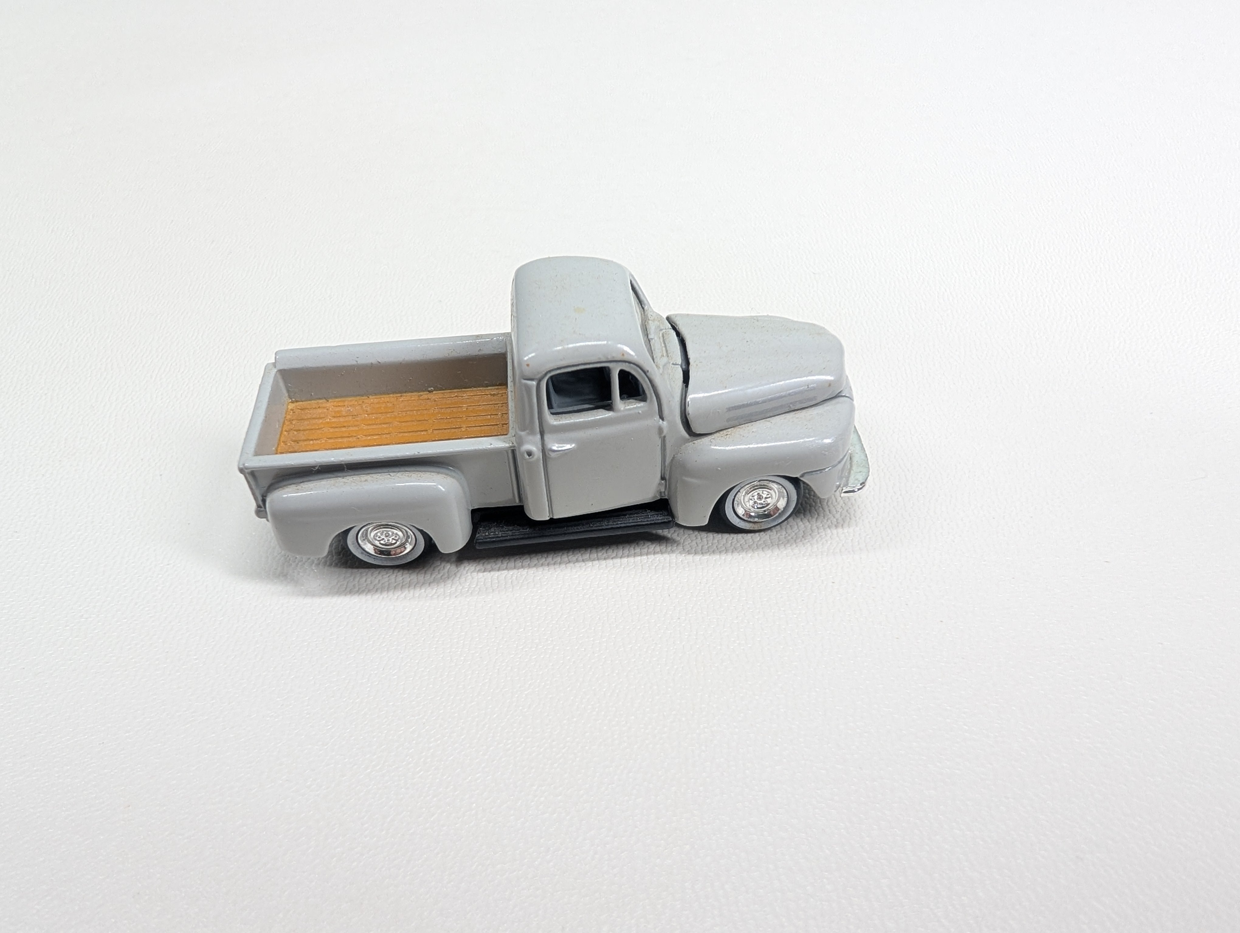 USED Classic Metal Works HO Scale TM Ford Pick-Up Truck, Light Gray