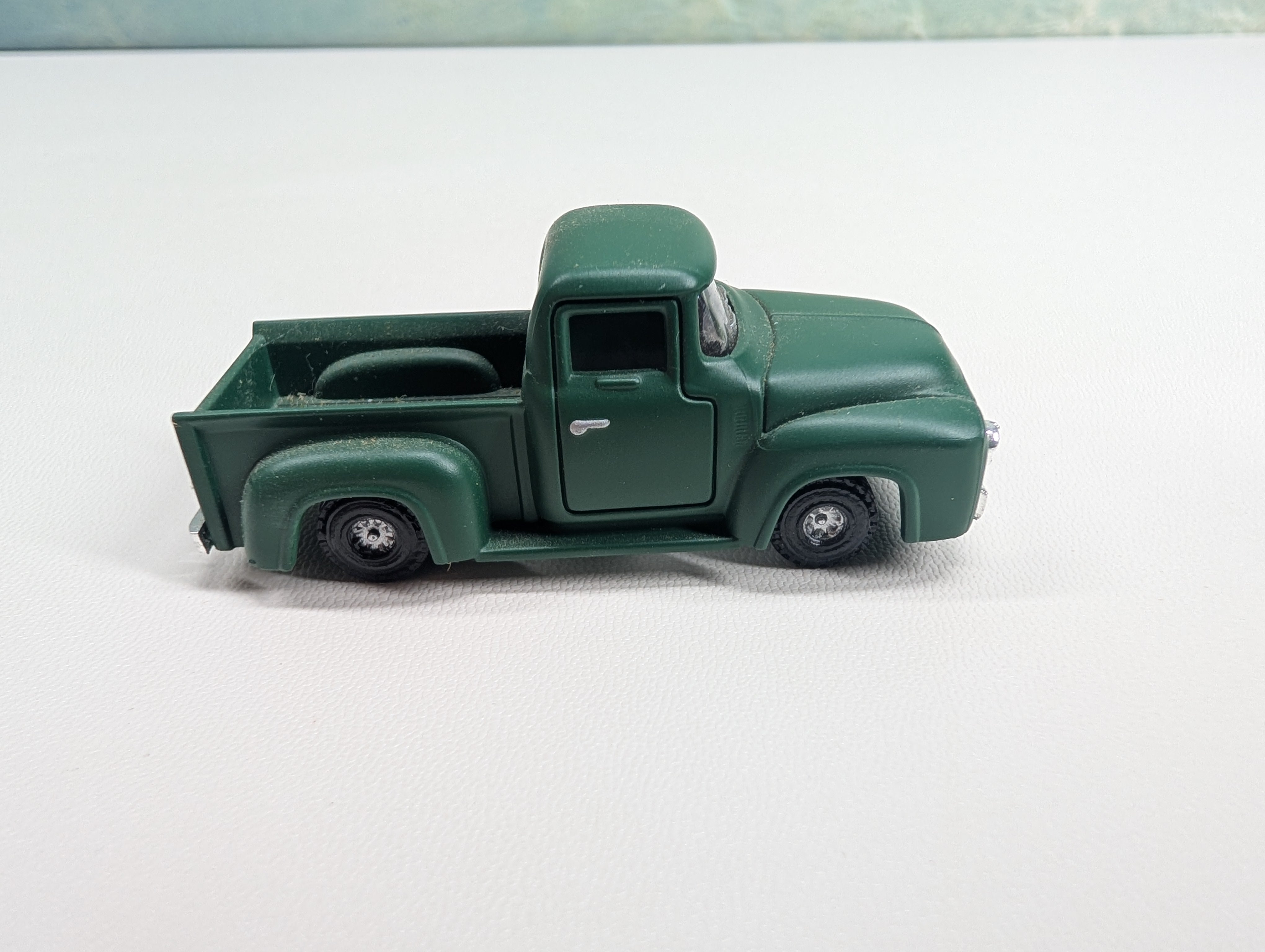 USED HO Scale Green Pick-Up Truck