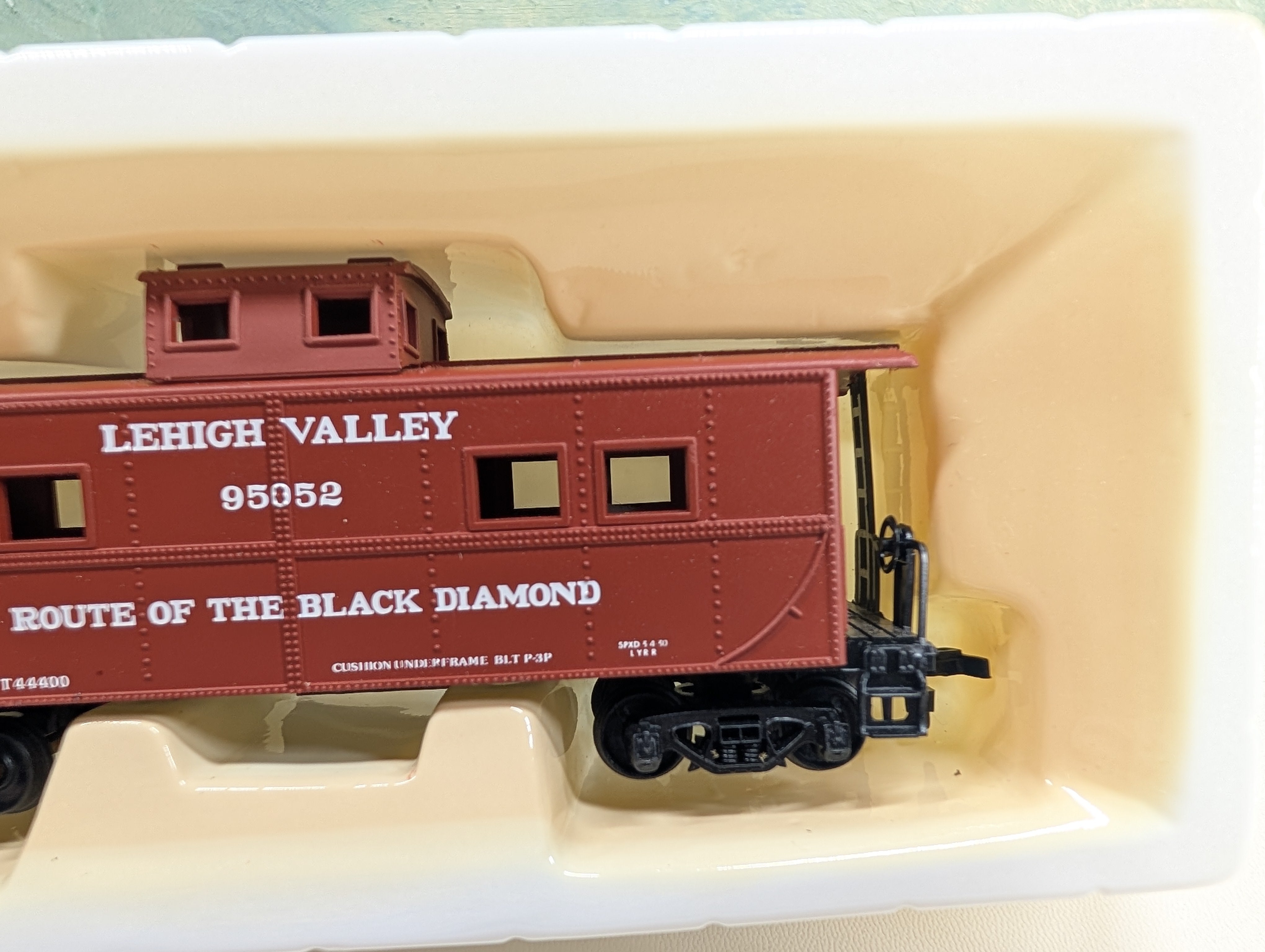 USED Mantua 726-027 HO Scale Heavy 36' Caboose Lehigh Valley #95052 Route of the Black Diamond