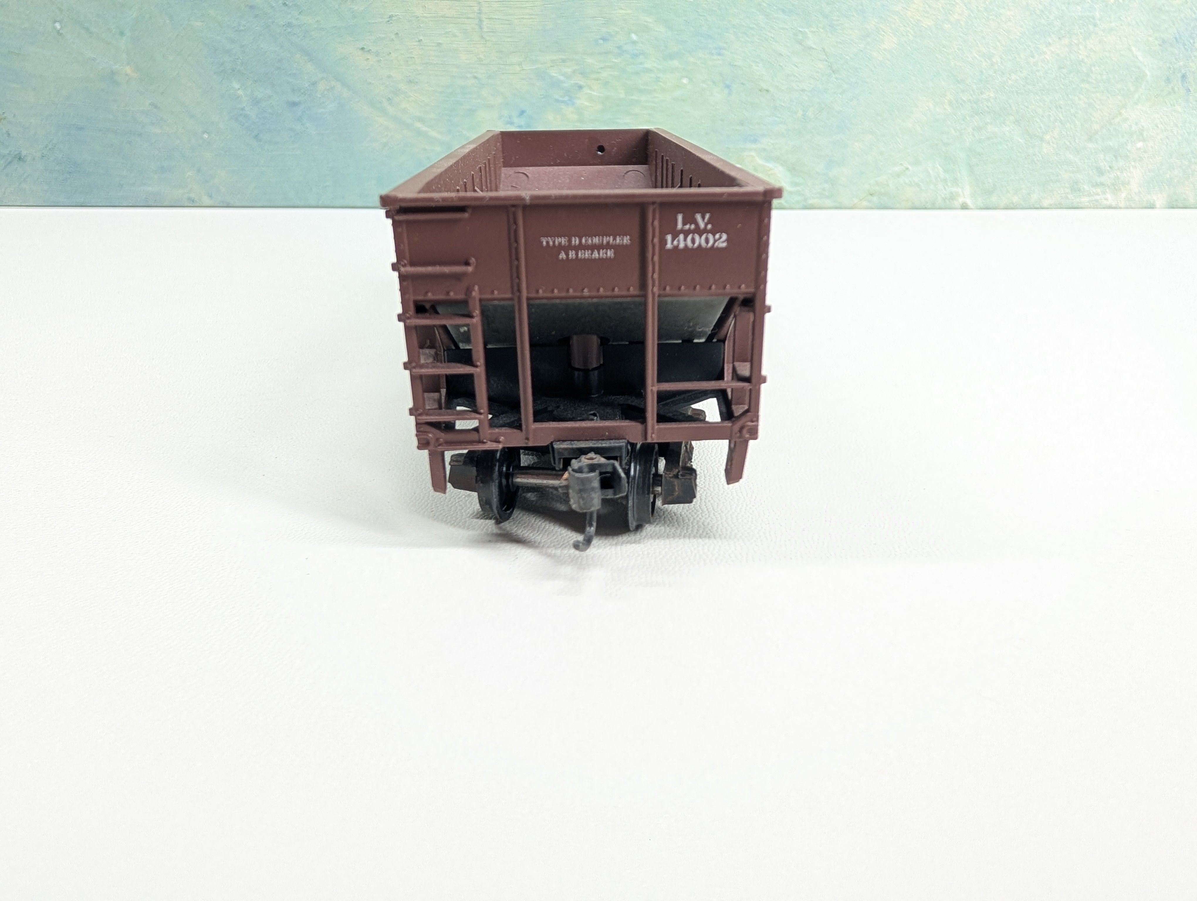 USED Athearn HO Scale 2 Bay Hopper Lehigh Valley LV #14002