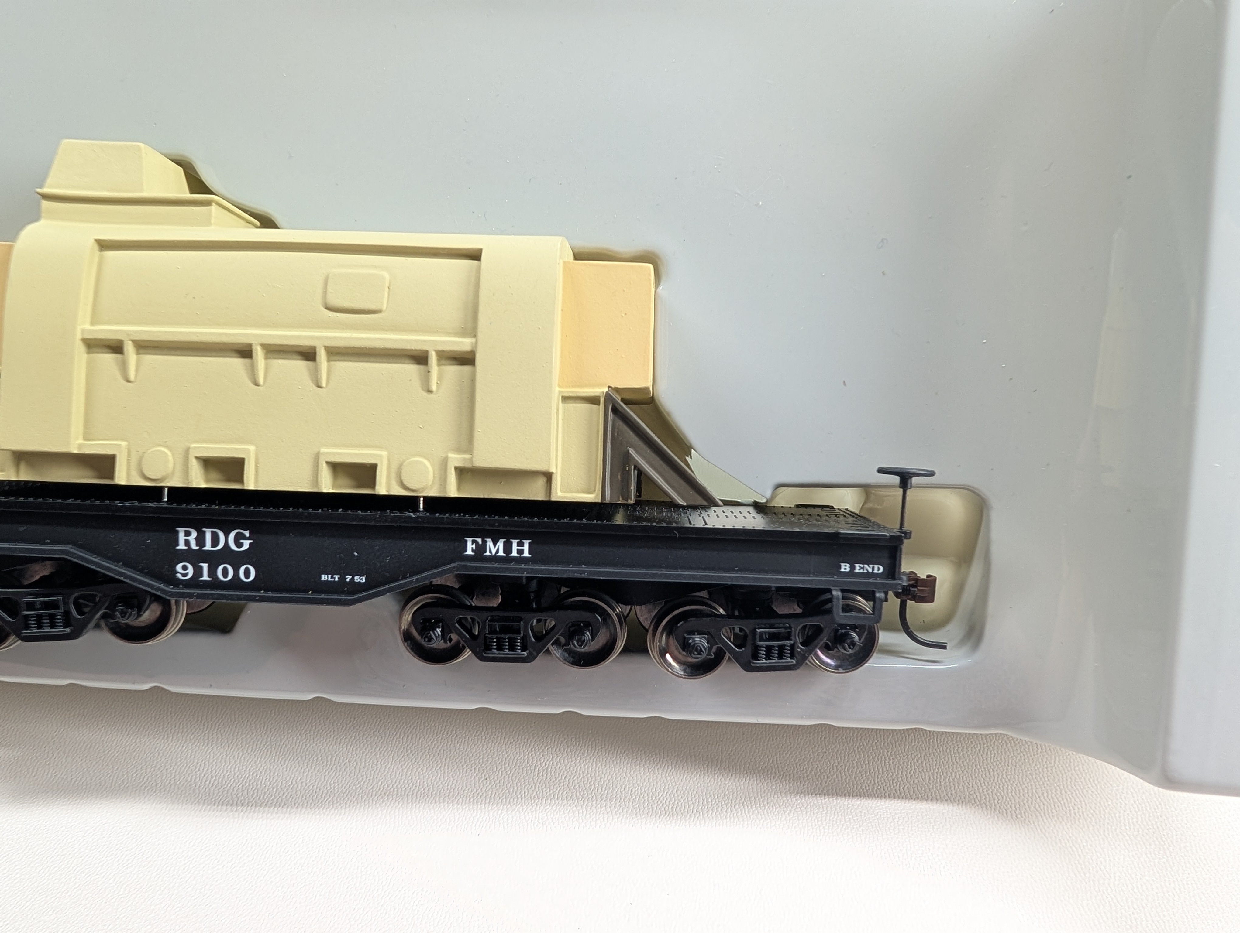 USED Athearn 92149 HO Scale Heavy Duty Flat Car w/ Load FMH Reading RDG #9100 Metal Wheels