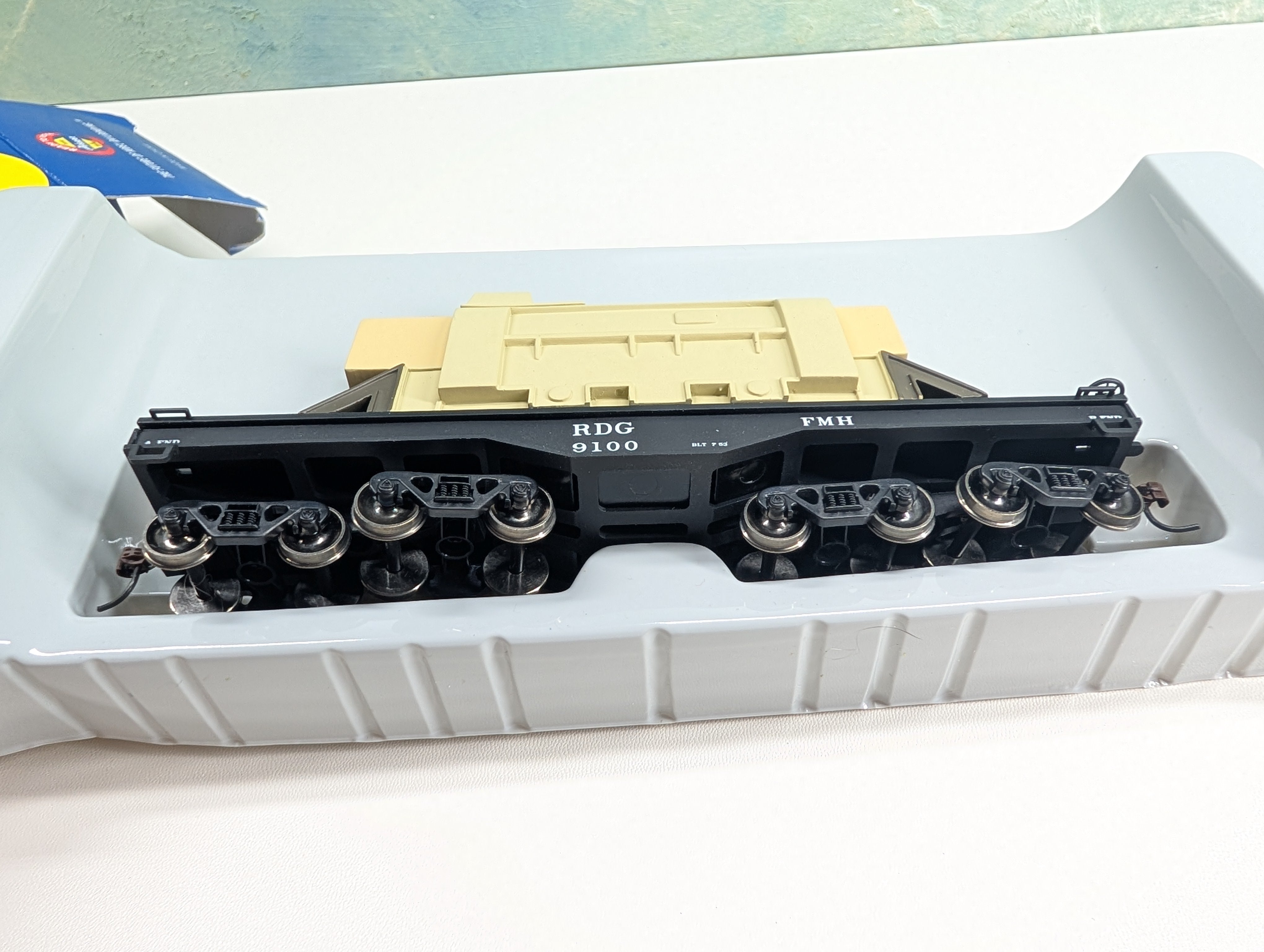 USED Athearn 92149 HO Scale Heavy Duty Flat Car w/ Load FMH Reading RDG #9100 Metal Wheels
