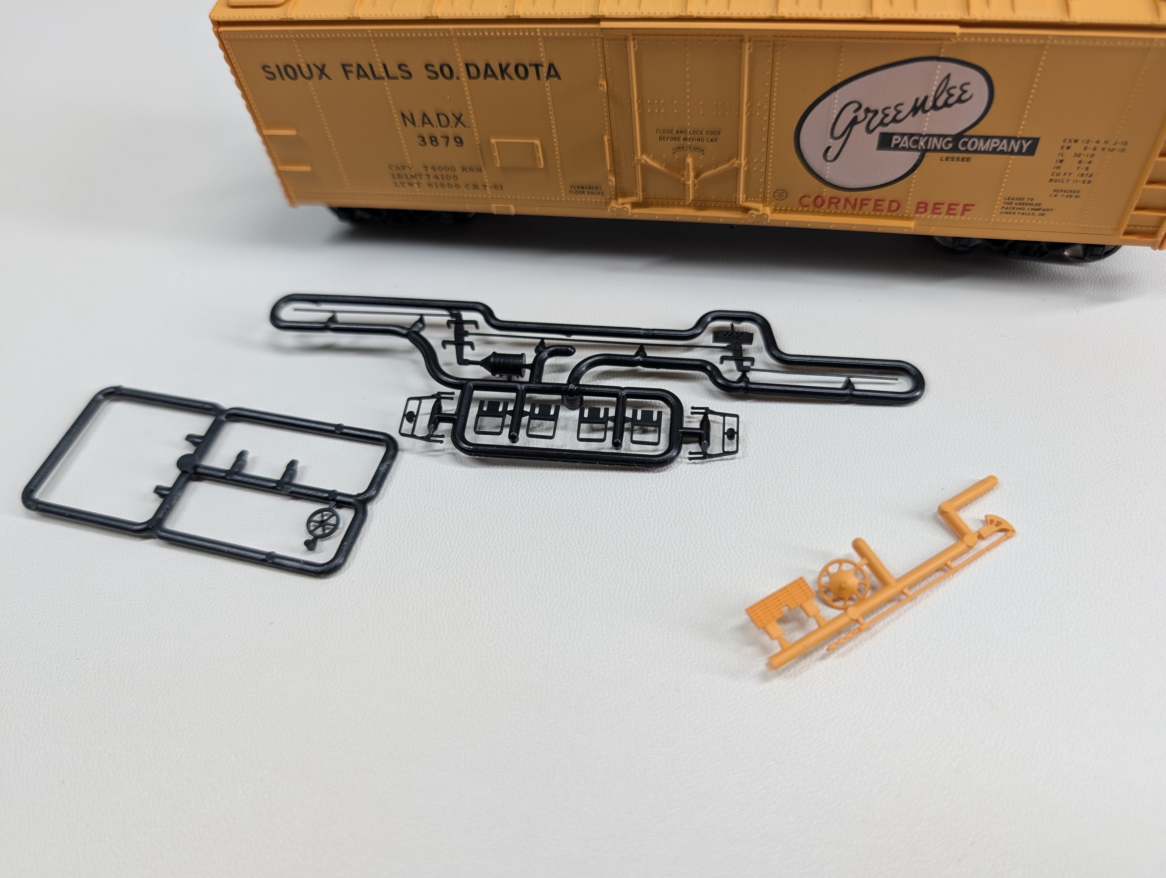 USED Accurail 8525 HO Scale 40' Plug Door Steel Reefer Greenlee Packing NADX #3879 Sioux Falls SO. Dakota, Metal Wheels