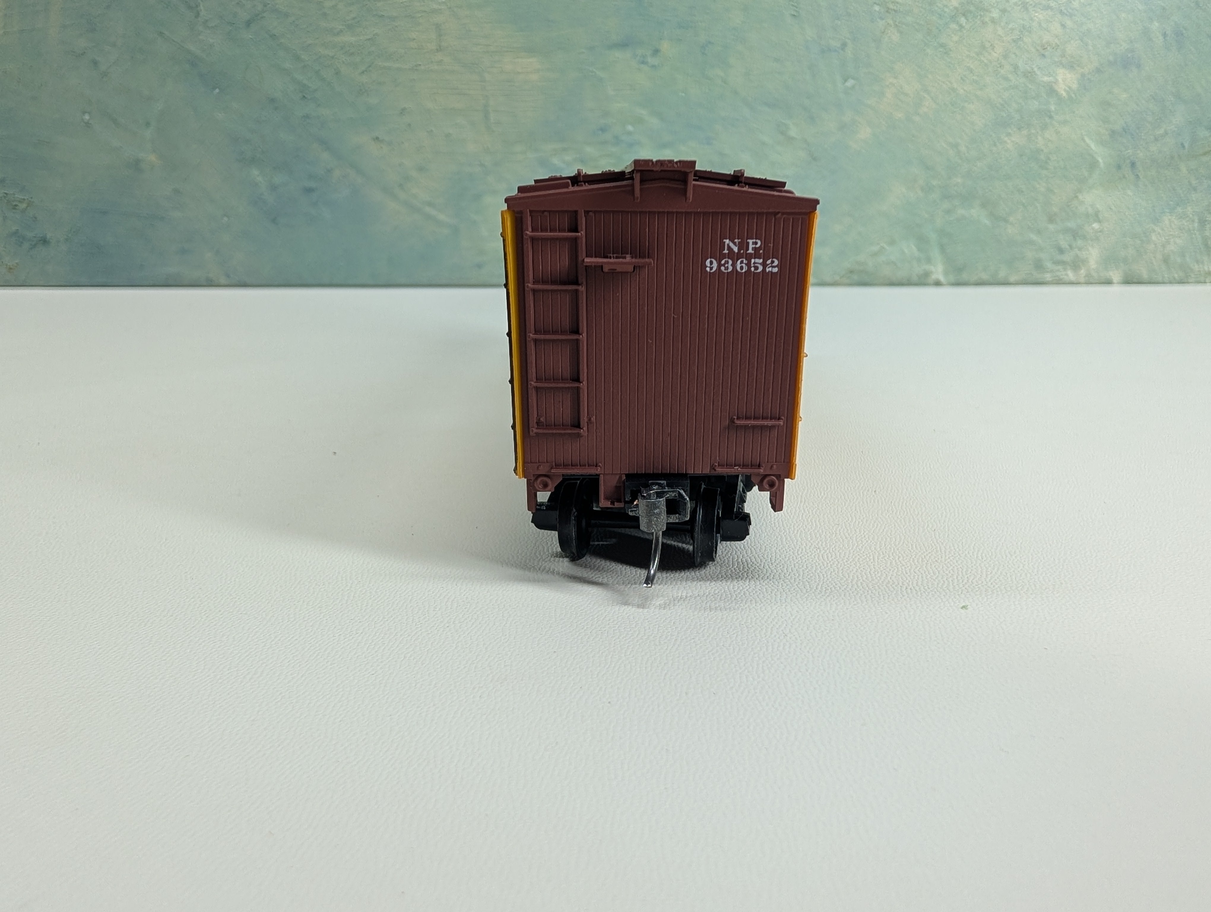 USED Accurail 81442 HO Scale 40' Wood Refrigerator Box Car Northern Pacific #93652 Metal Wheels