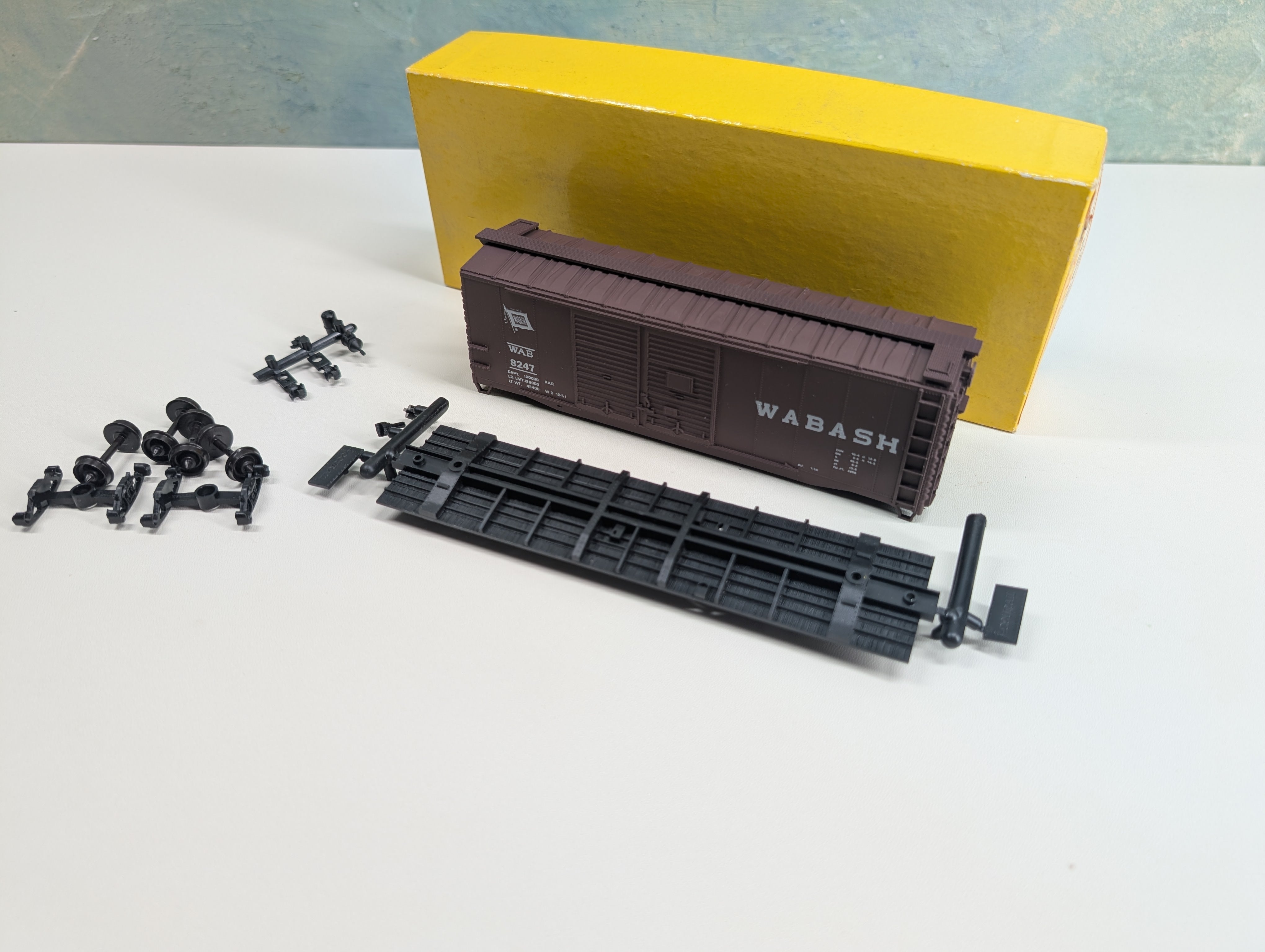 USED Accurail 3011 HO Scale 40' DD Steel Box Car Wabash WAB #8247 KIT