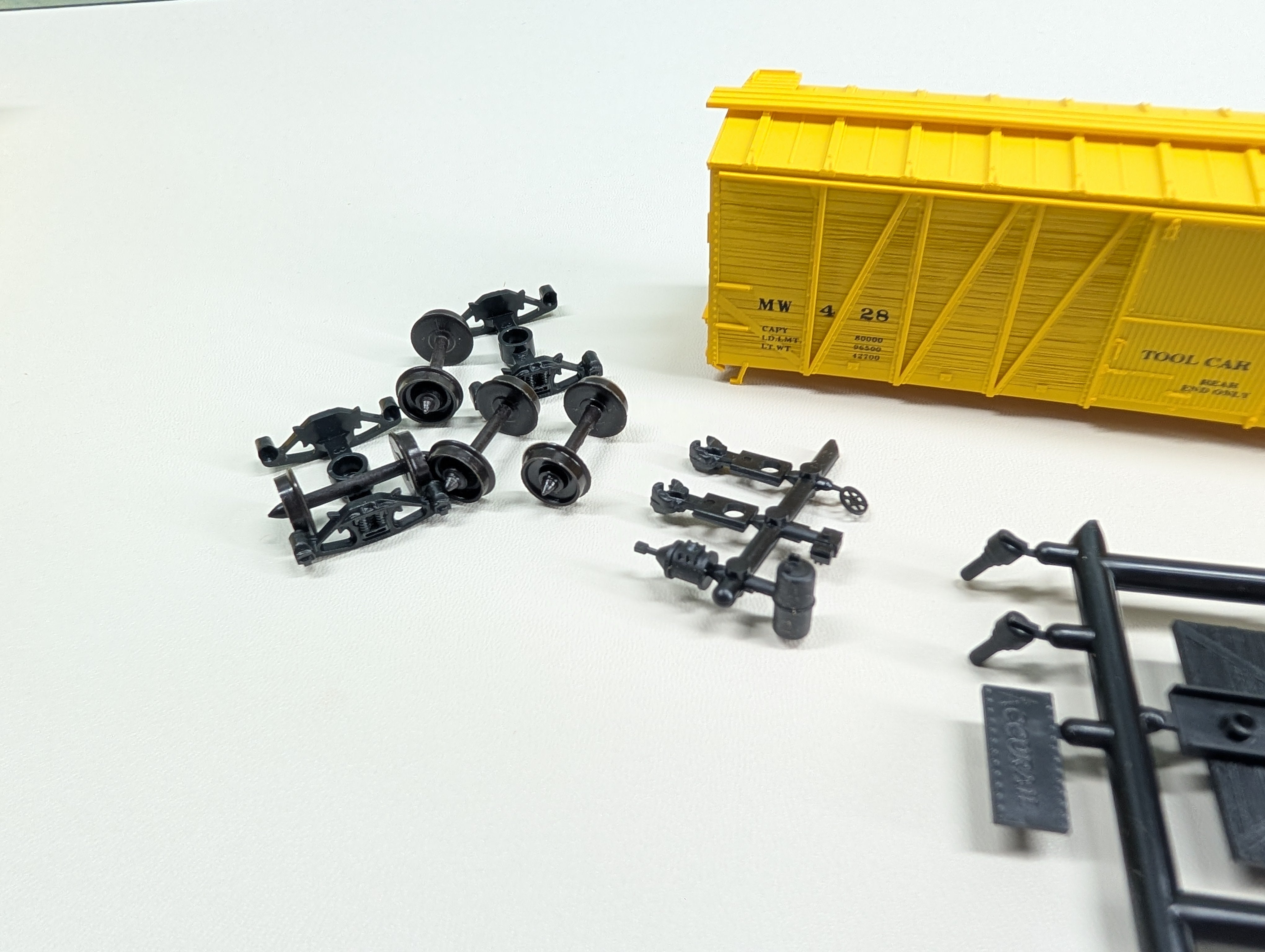 USED Accurail 4284 HO Scale 40' OB Box Car w/ Steel Ends MOW MW #428 KIT