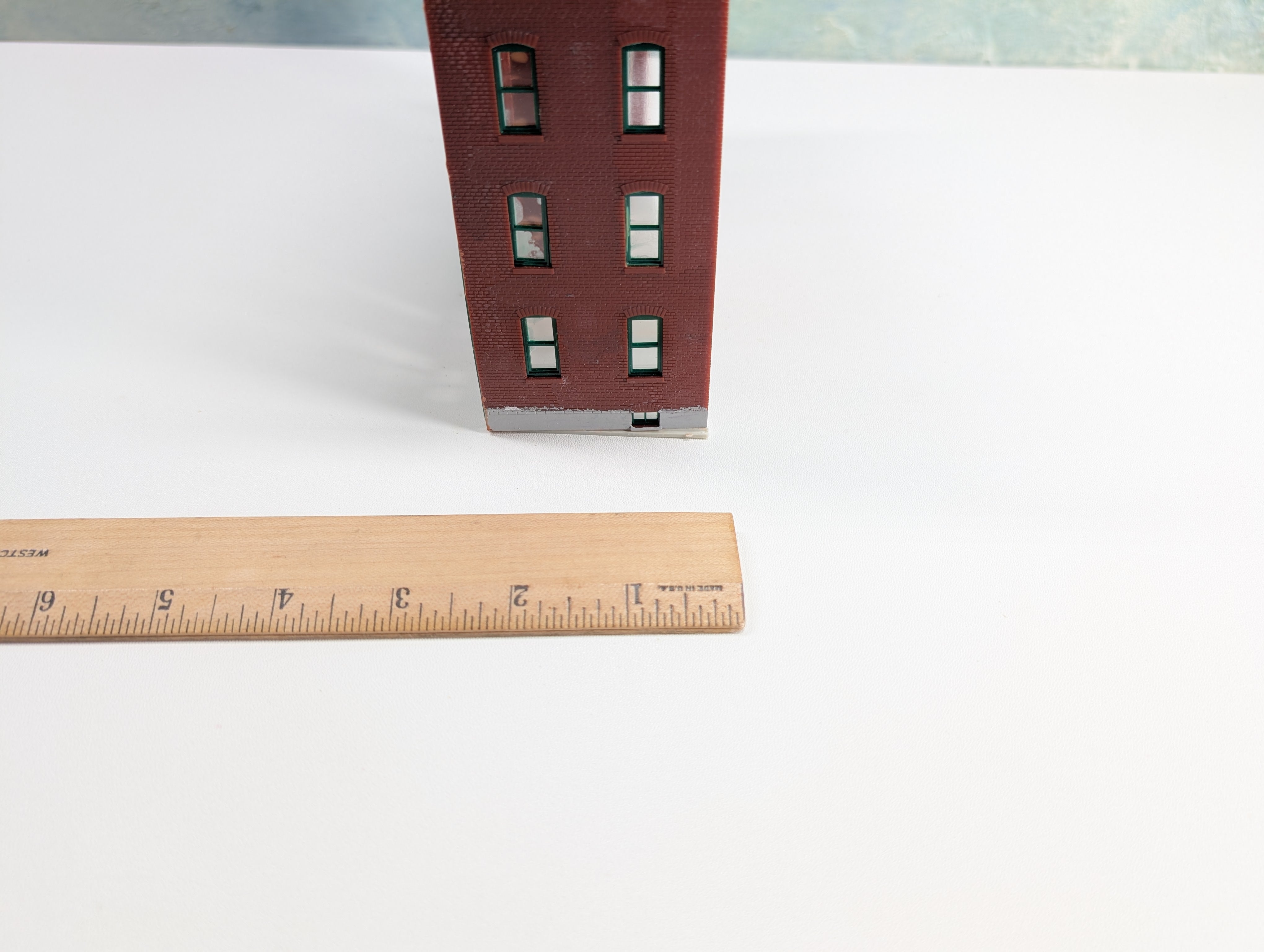 USED Walthers HO Scale Red Brick Parkview Terrace Apartment "Wall" Building, Backdrop Building, Background
