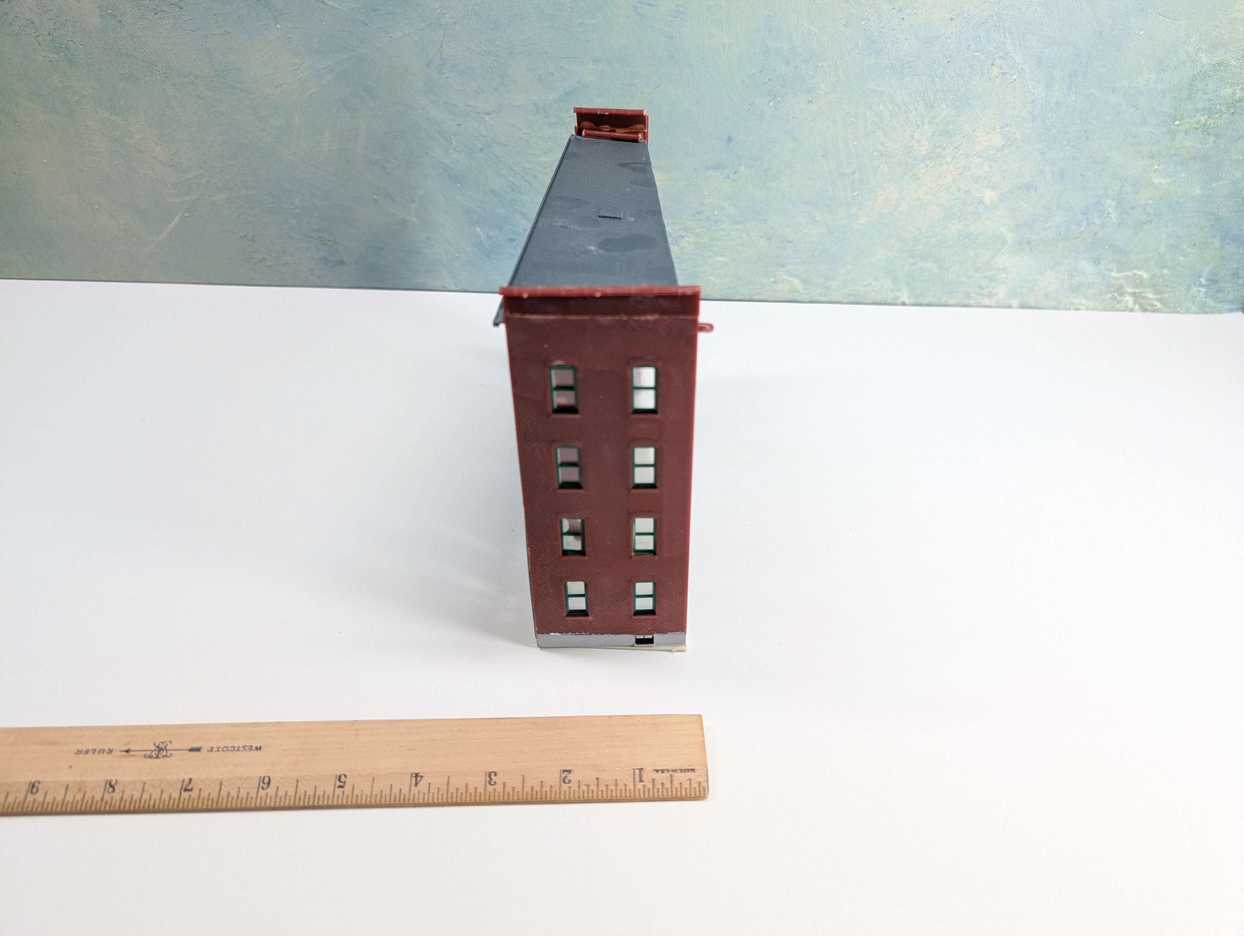USED Walthers HO Scale Red Brick Parkview Terrace Apartment "Wall" Building, Backdrop Building, Background