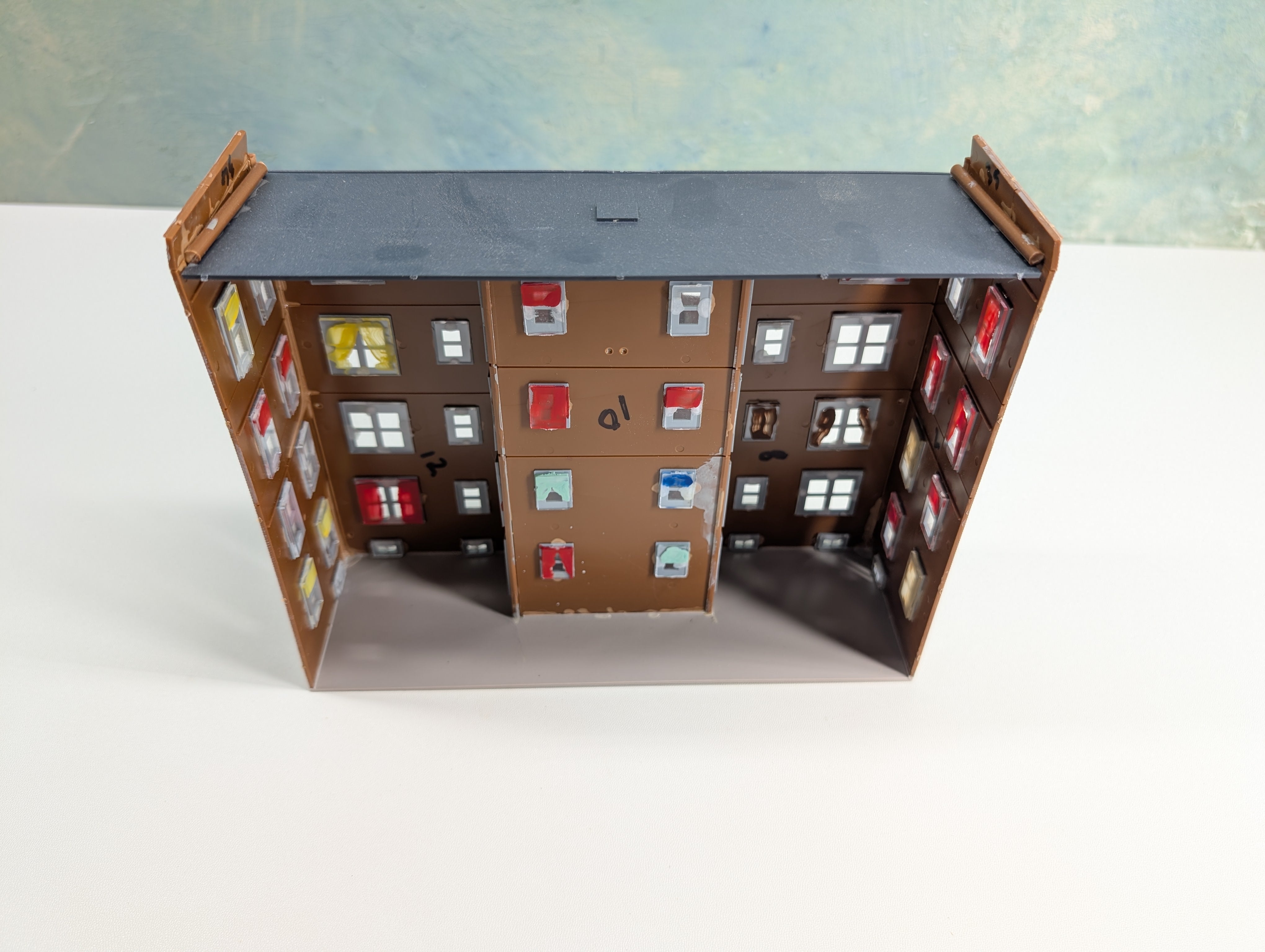 USED Walthers HO Scale Brown Brick Parkview Terrace Apartment "Wall" Building, Backdrop Building, Background