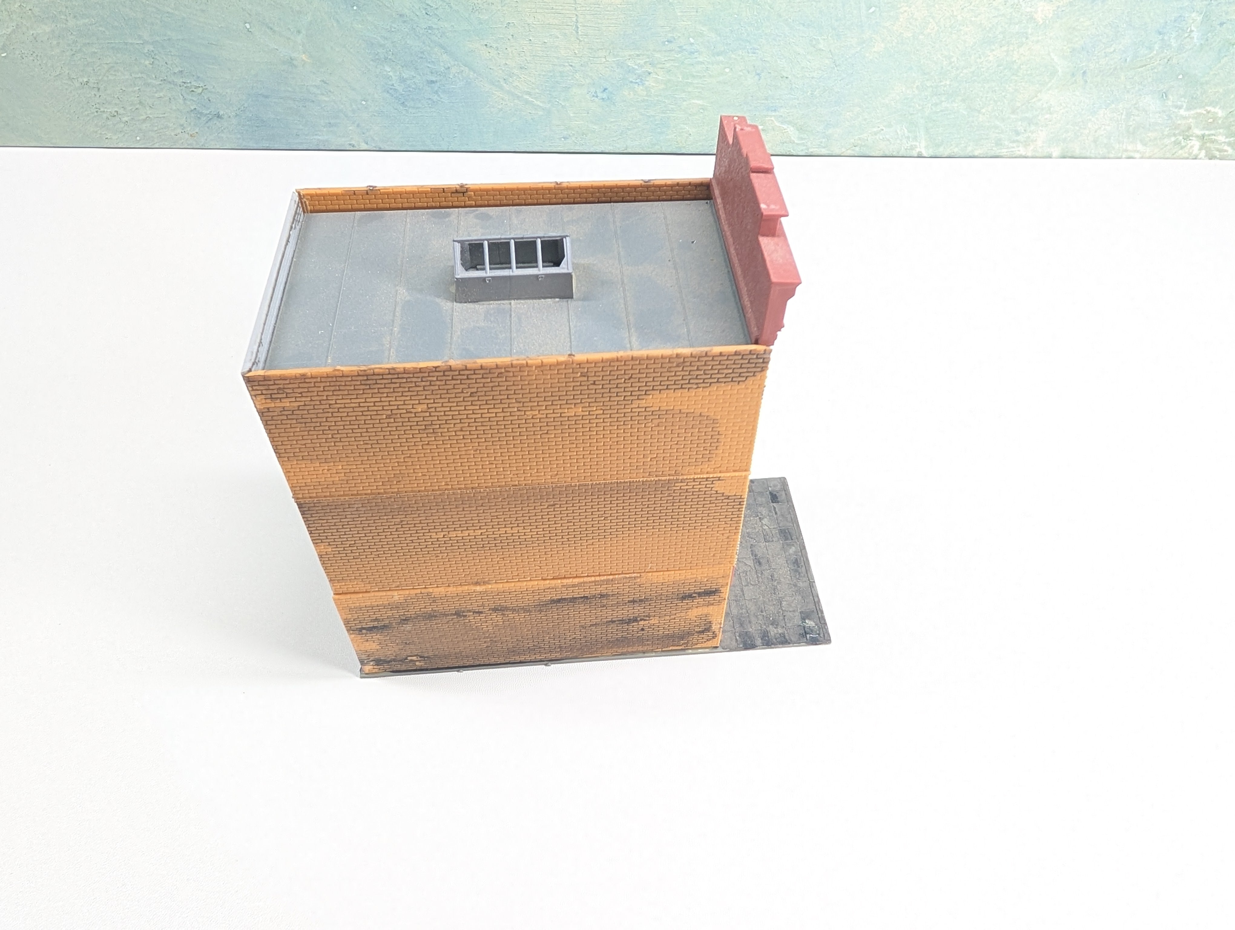 USED Pola HO Scale Annie's Antiques, Brick Storefront