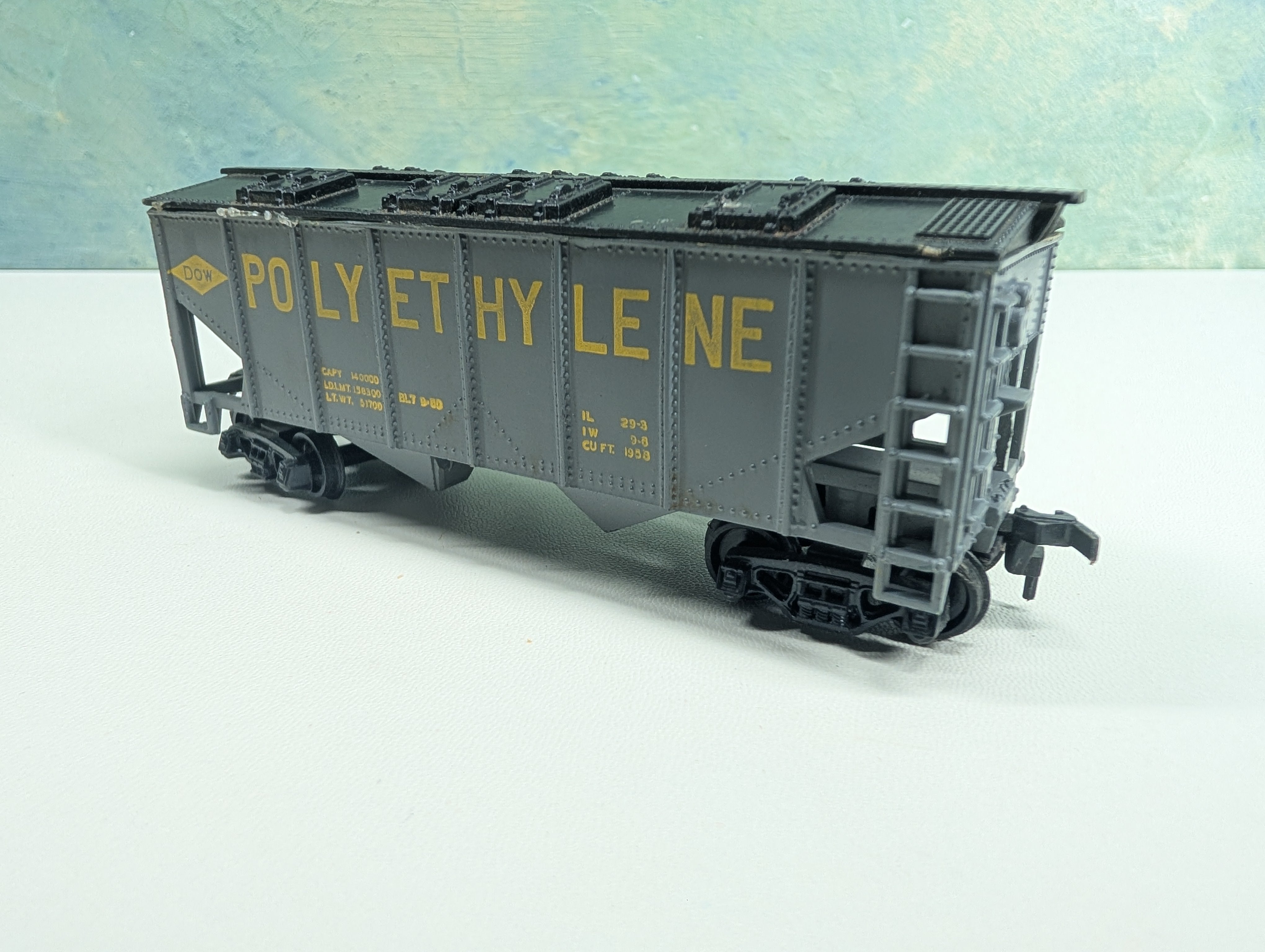 USED Varney HO Scale Covered 2 Bay Hopper Polyethylene DOW