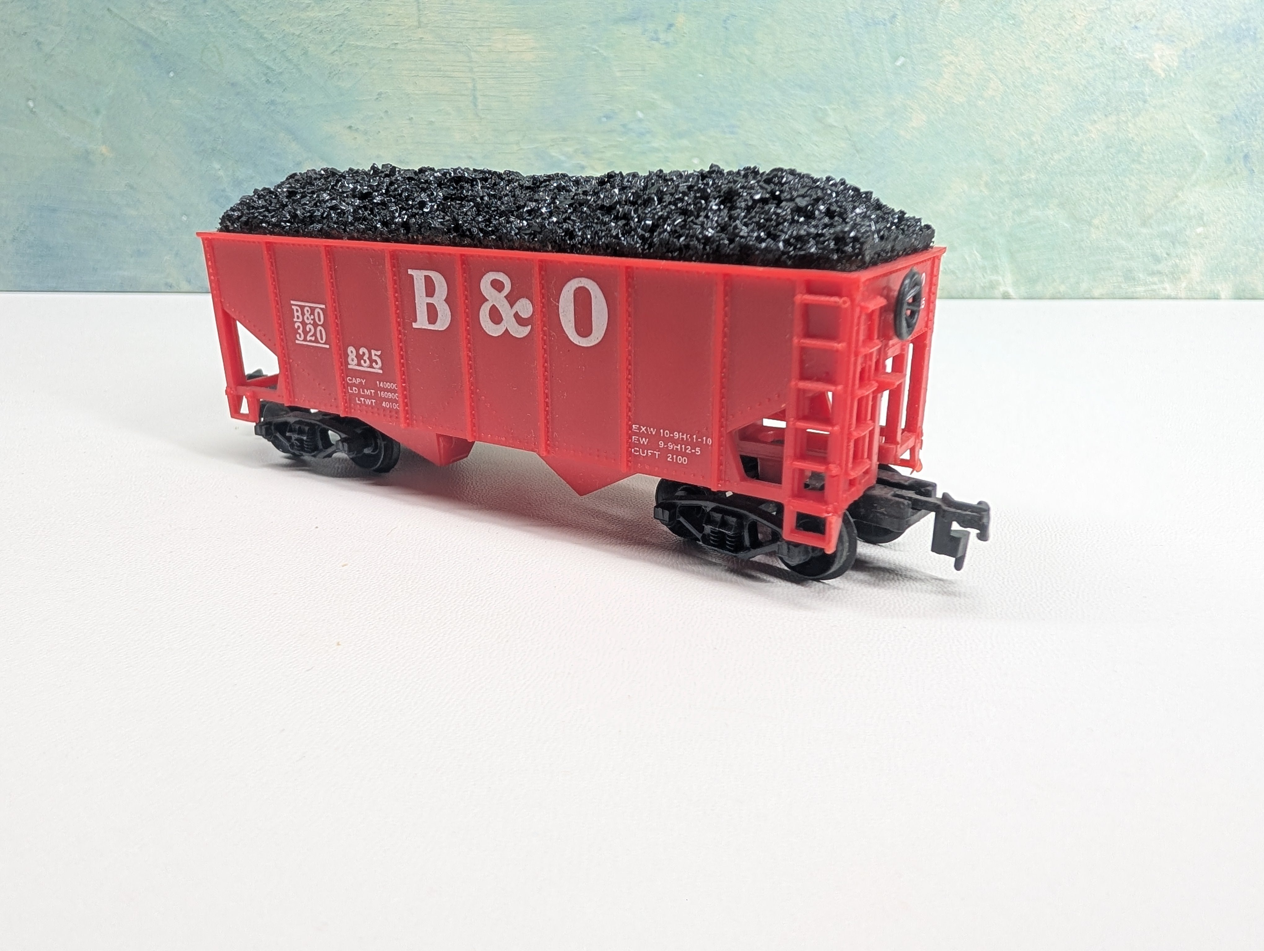 USED HO Scale 2 Bay Hopper w/ Load Baltimore and Ohio B&O #320835
