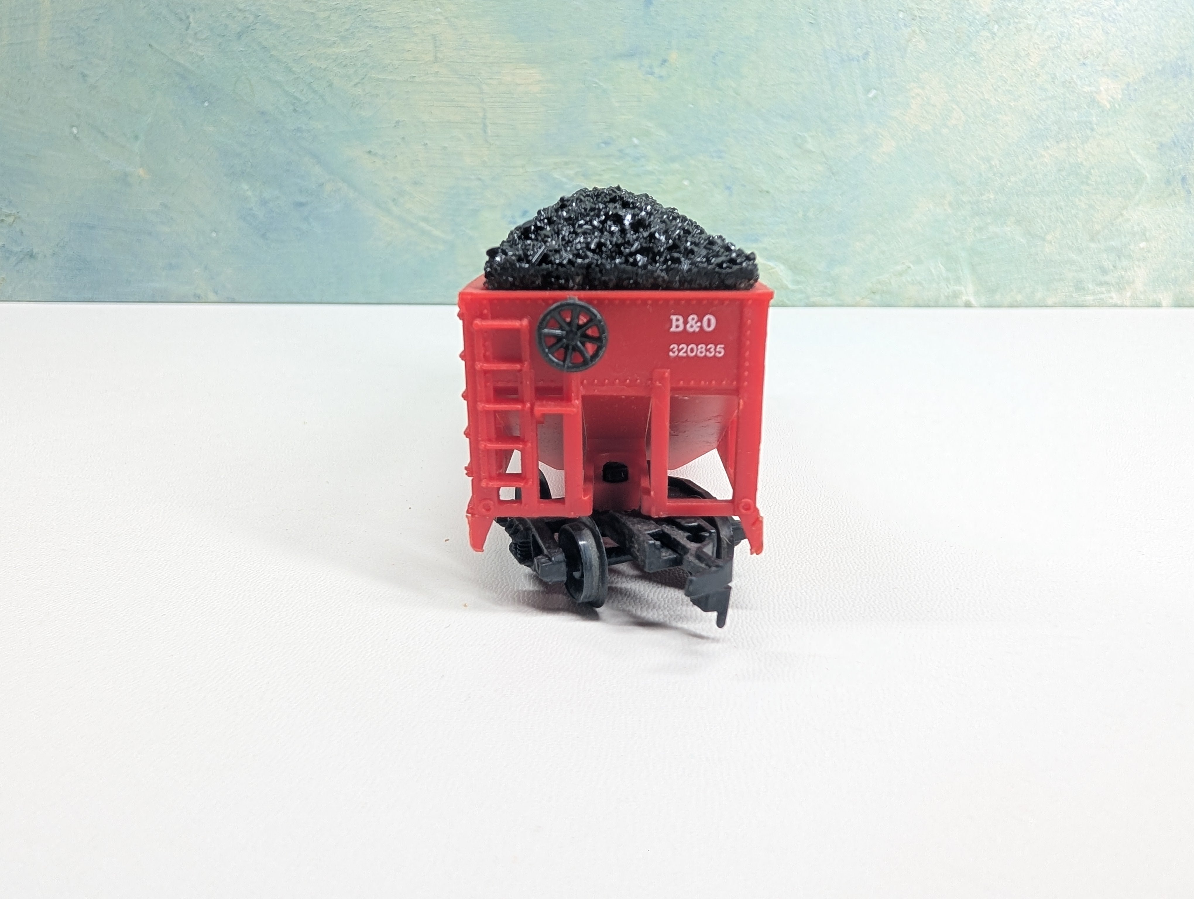 USED HO Scale 2 Bay Hopper w/ Load Baltimore and Ohio B&O #320835