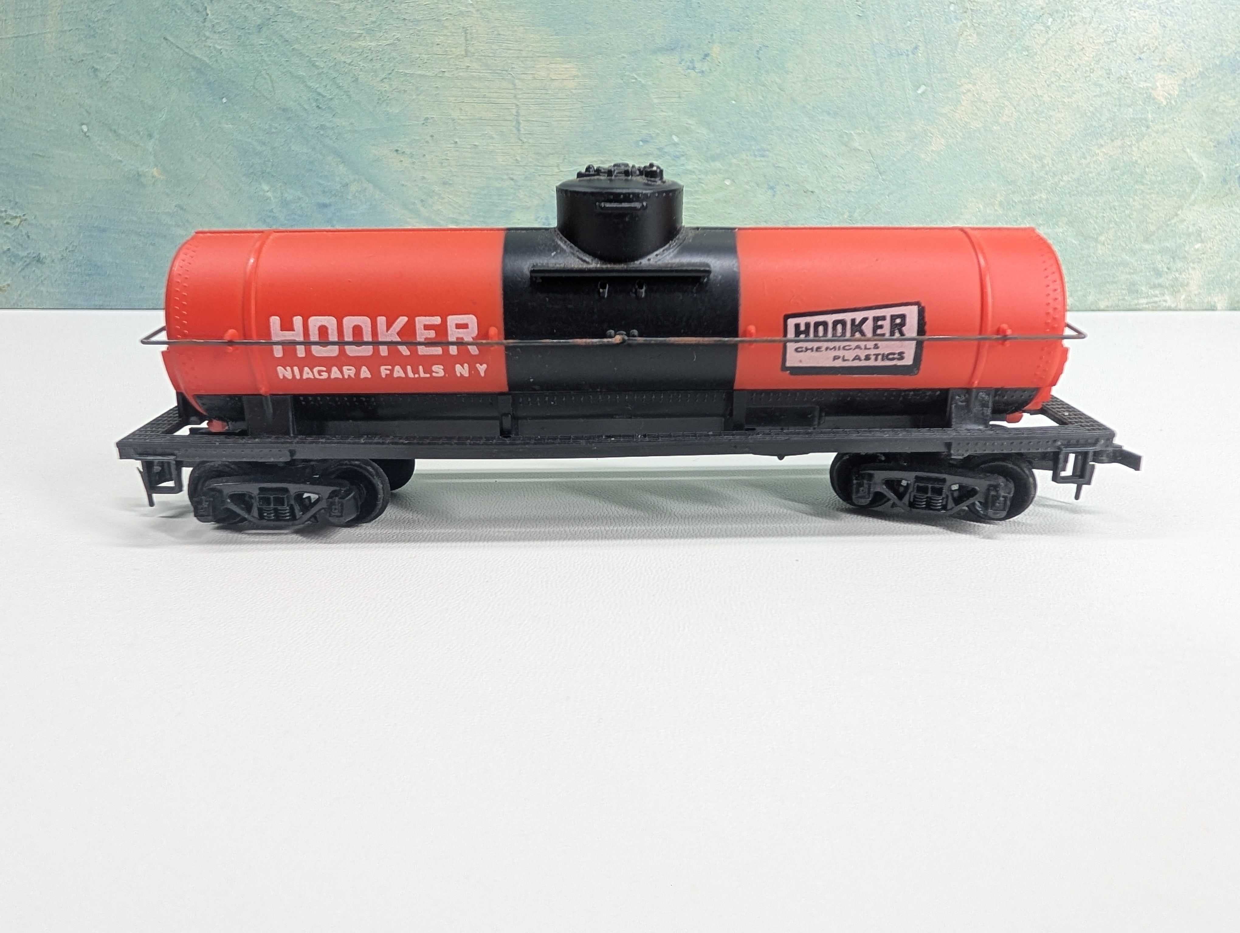 USED Tyco HO Scale Single Dome Tank Car Hooker