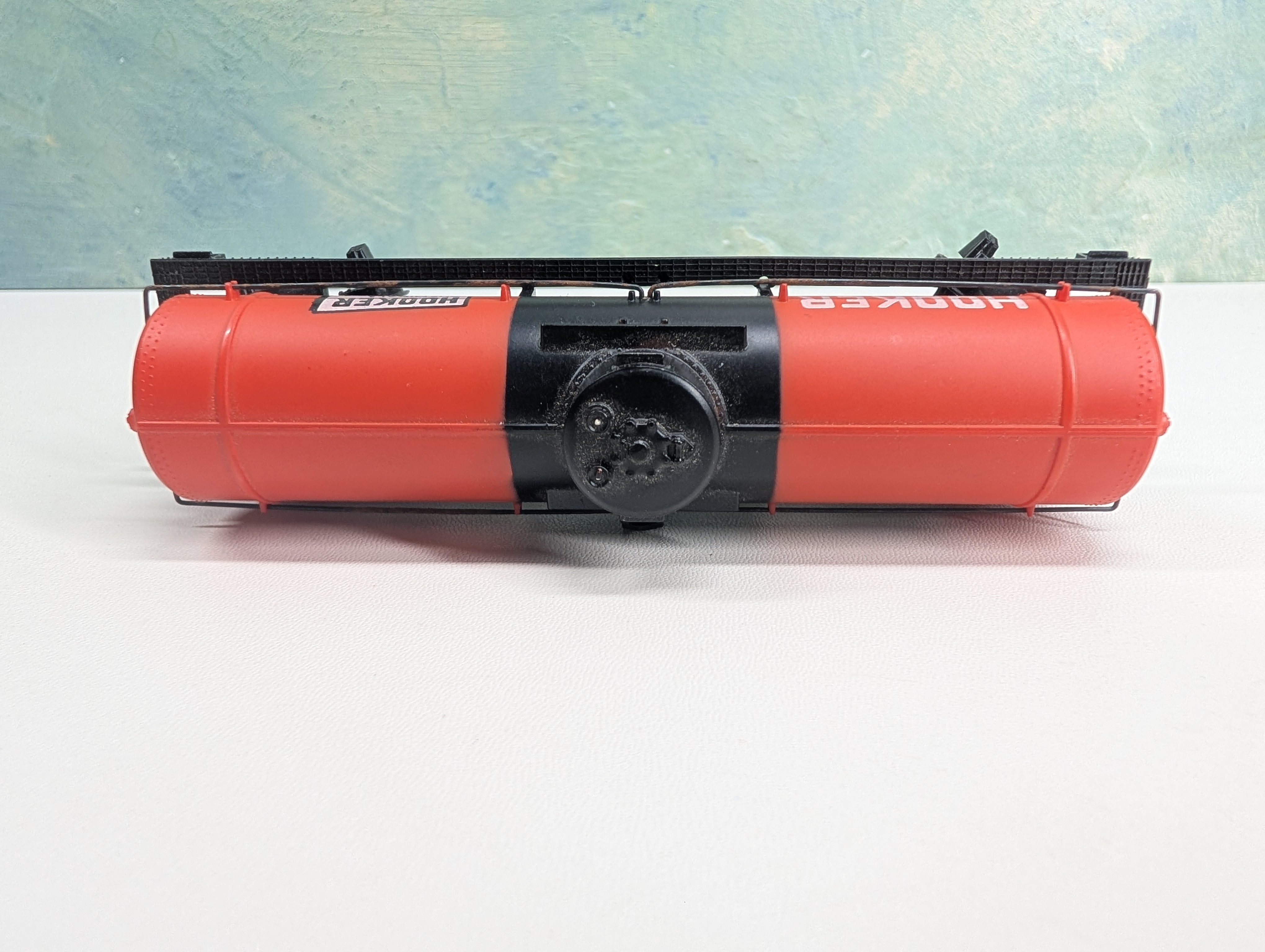 USED Tyco HO Scale Single Dome Tank Car Hooker