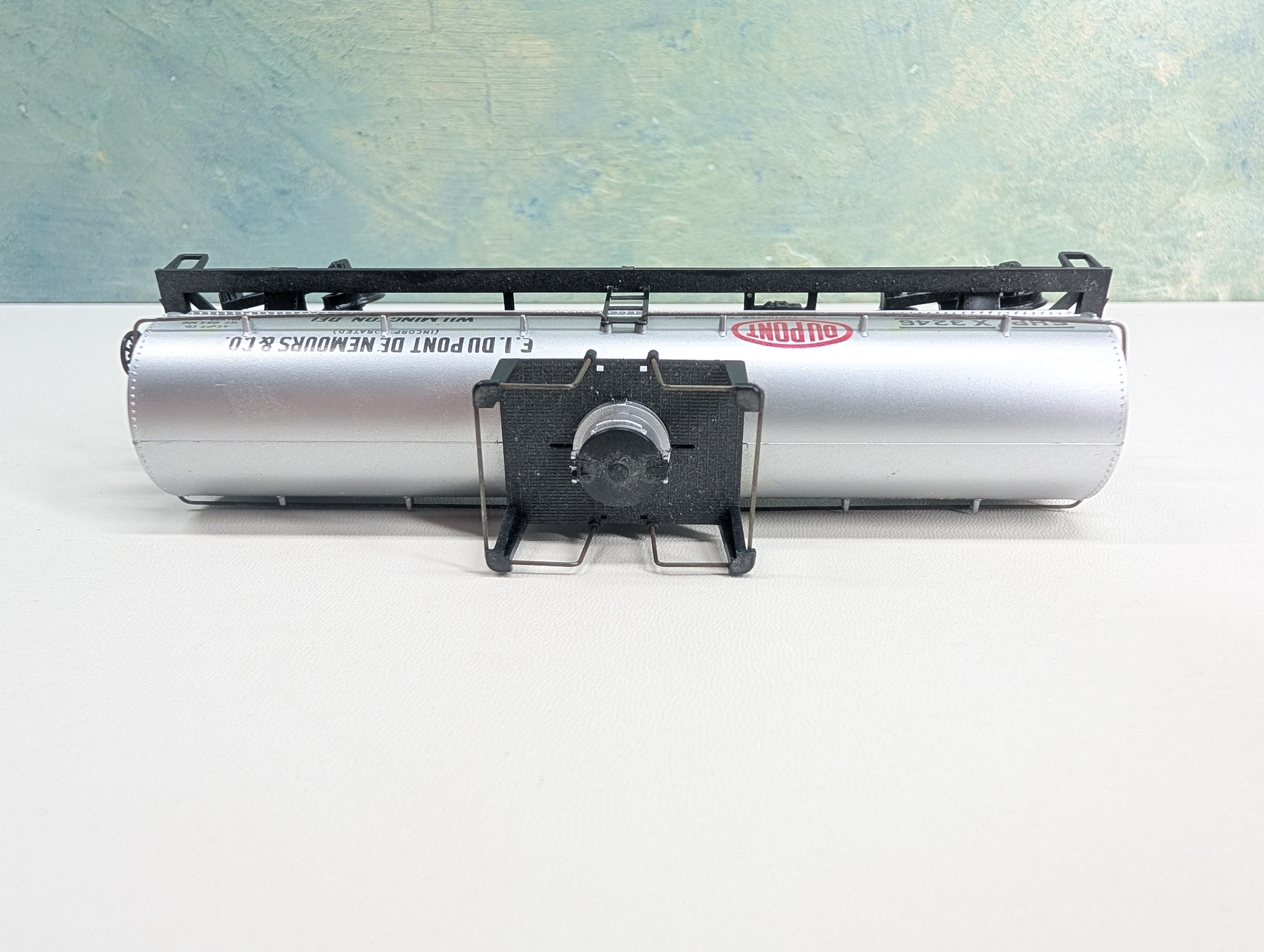 USED Athearn HO Scale Single Dome Chemical Tank Car Dupont SHPX #3246