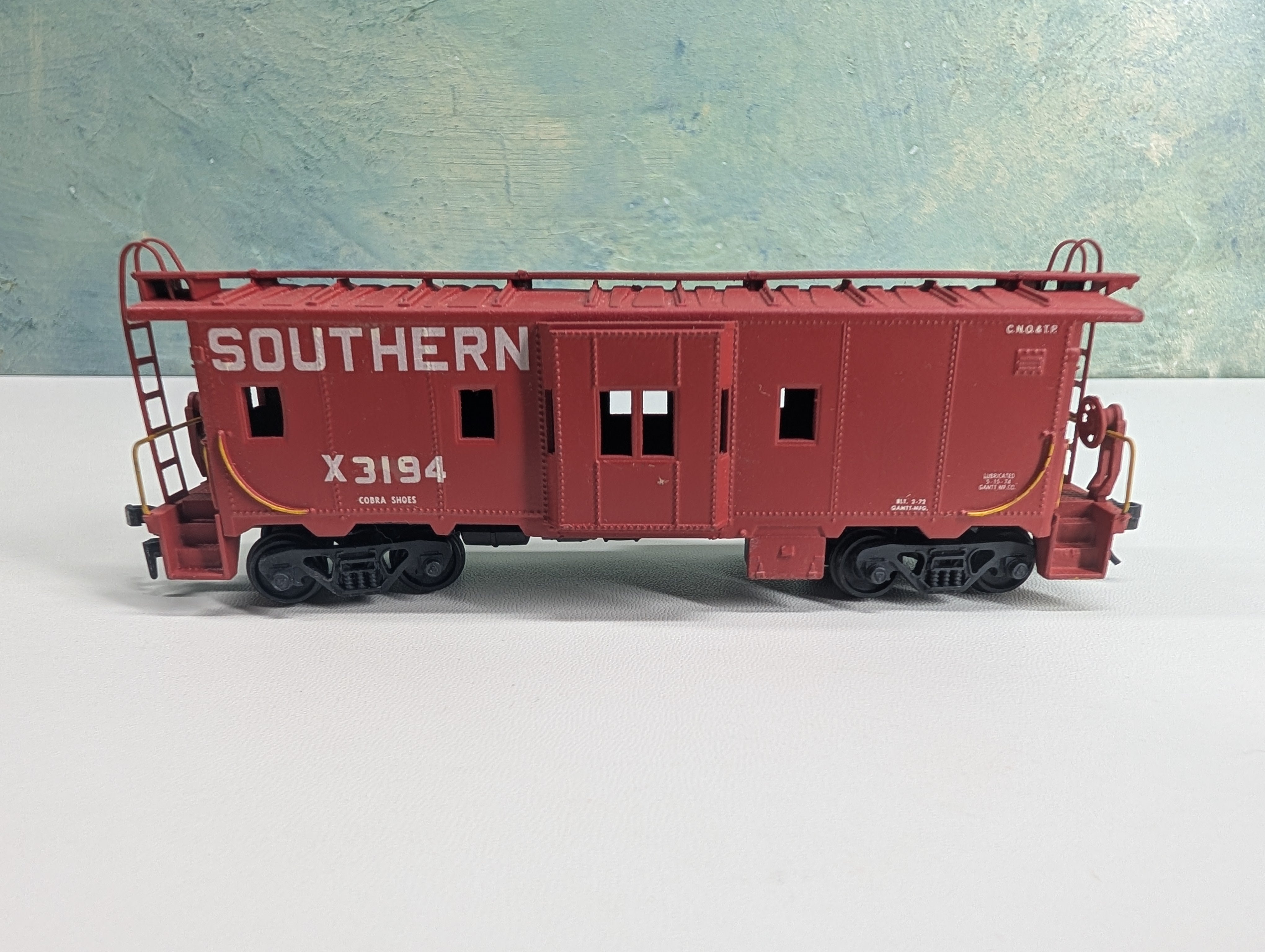 USED Athearn HO Scale Bay Window Caboose Southern #X3194
