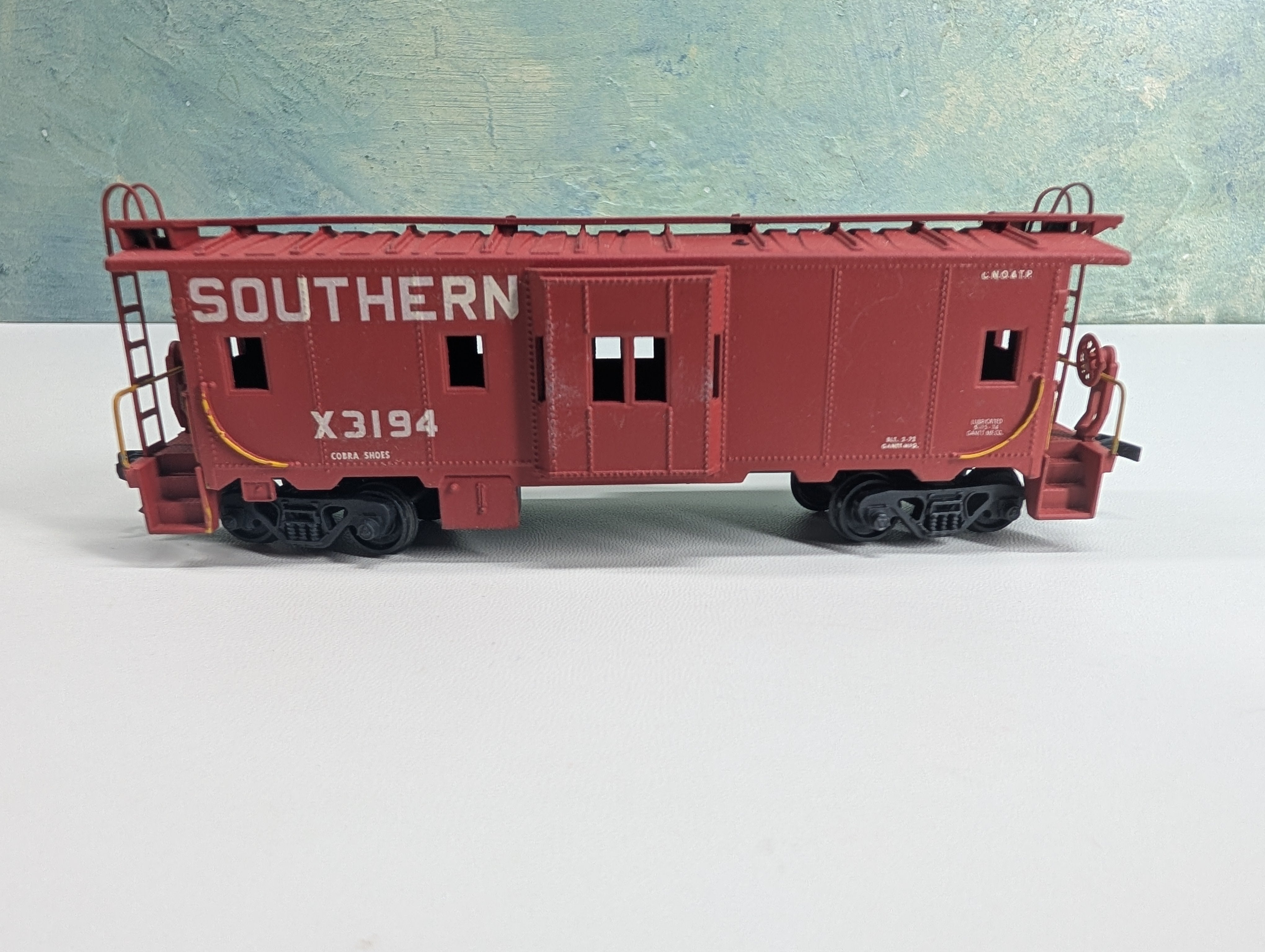 USED Athearn HO Scale Bay Window Caboose Southern #X3194
