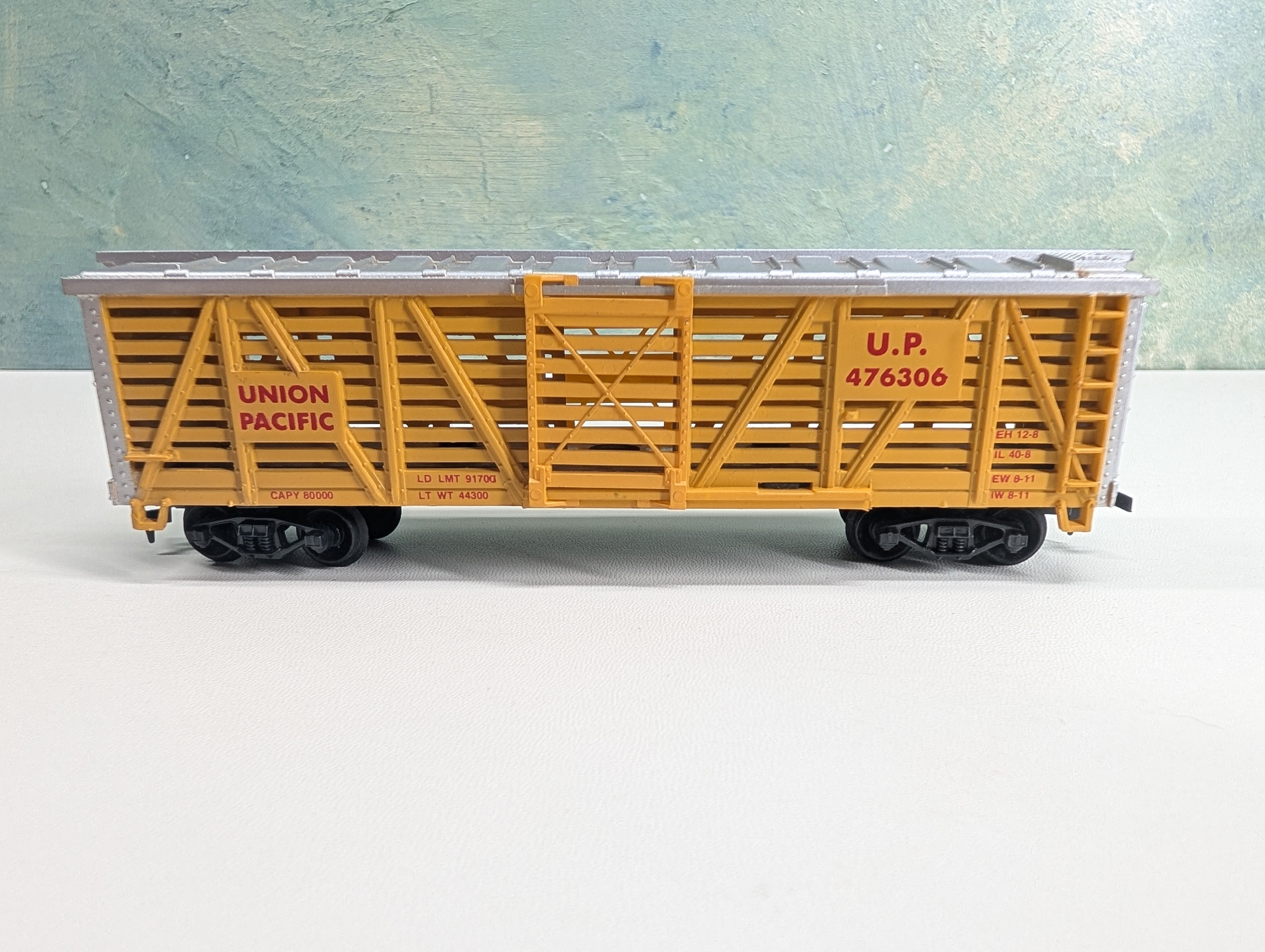USED Life-Like HO Scale 40' Cattle Livestock Car Union Pacific UP #476306