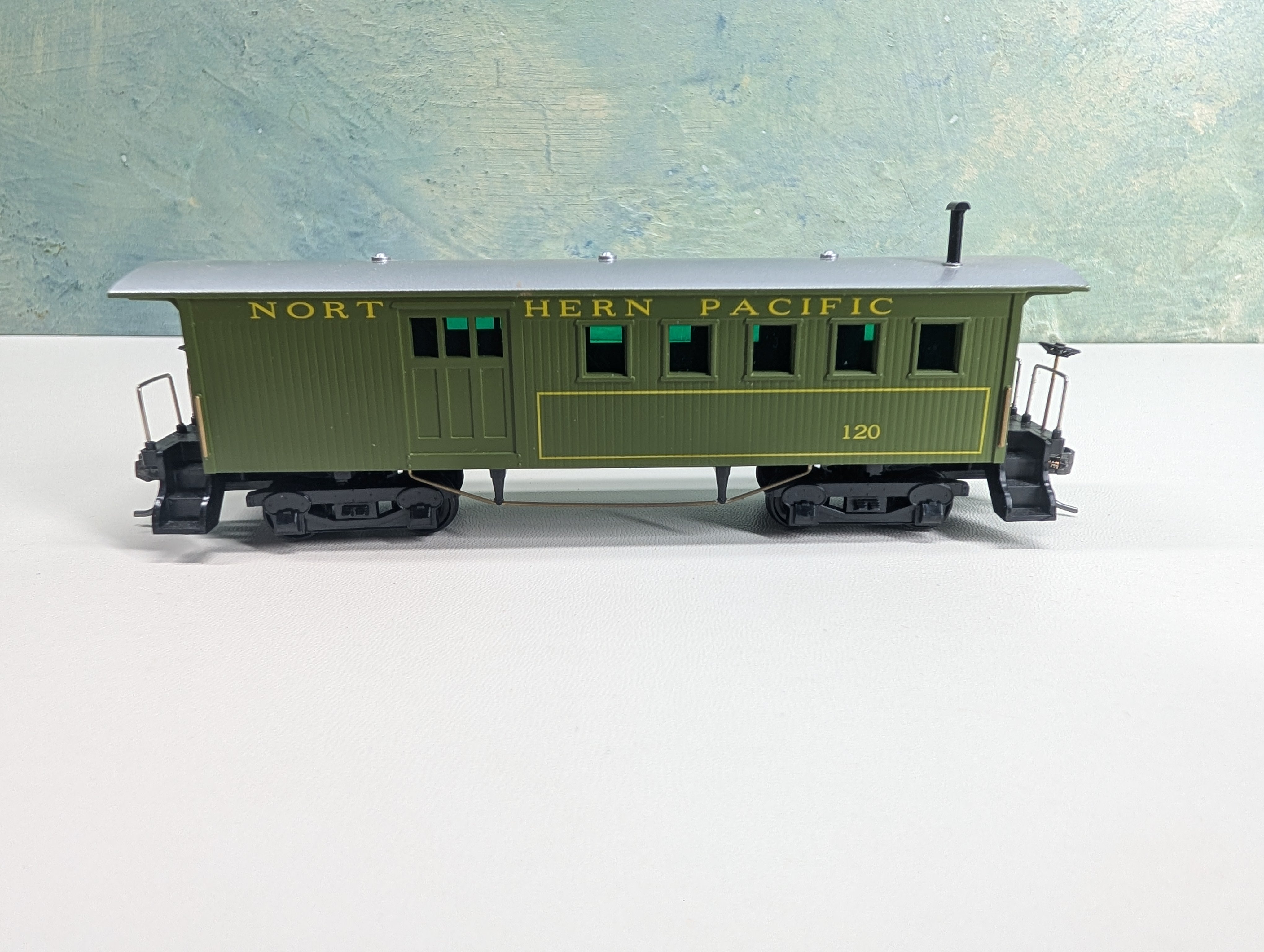 USED Mantua HO Scale Old Time Combo Passenger Car Northern Pacific NP #120