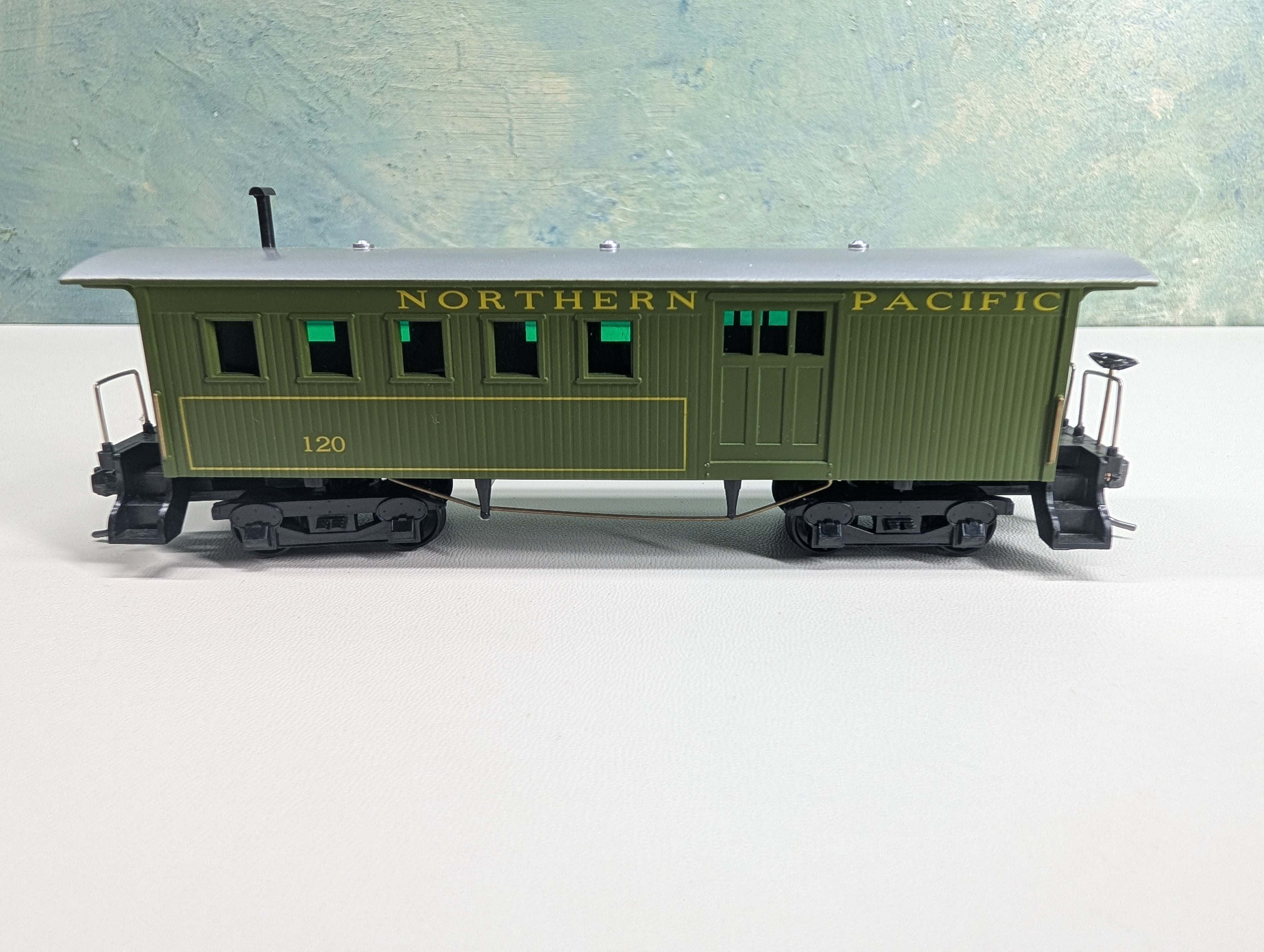 USED Mantua HO Scale Old Time Combo Passenger Car Northern Pacific NP #120
