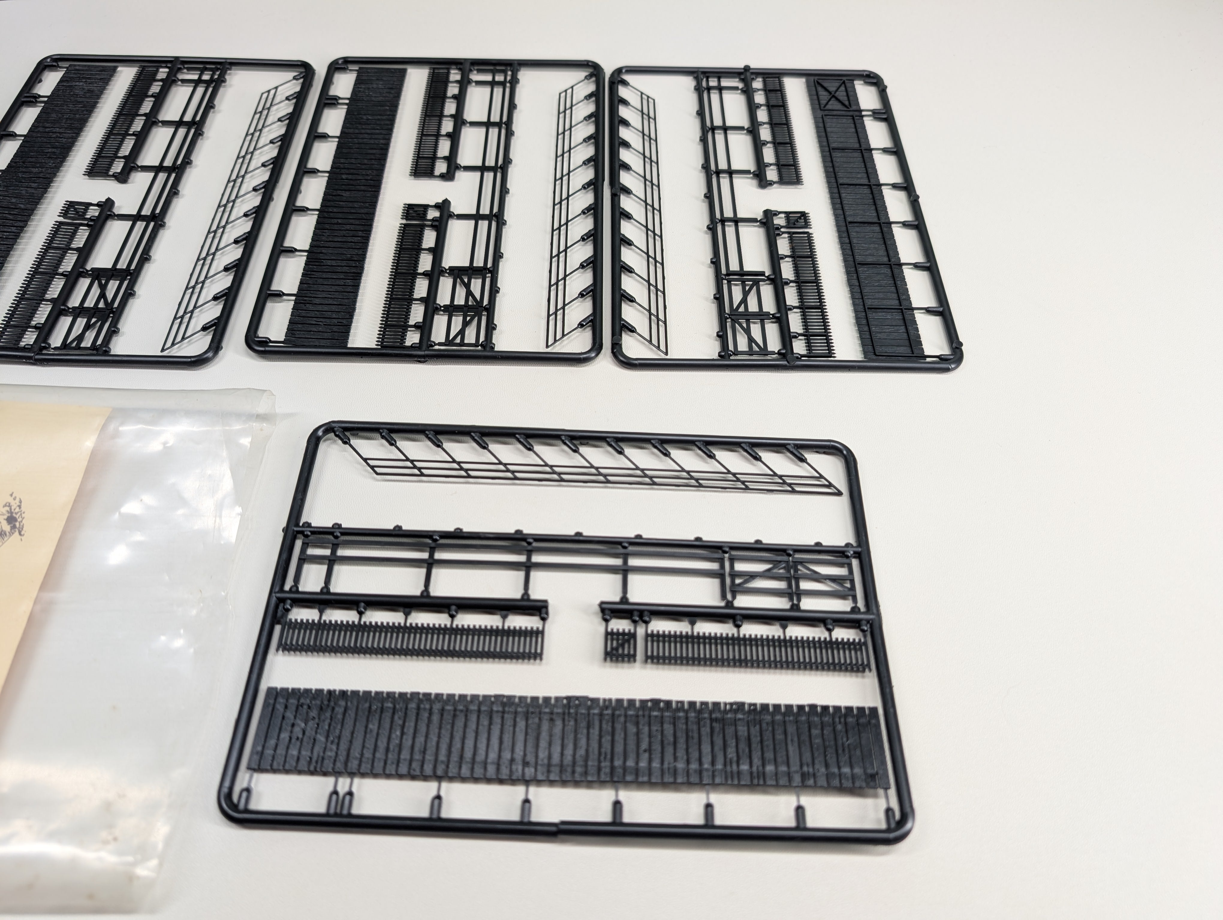 USED Central Valley 1601 HO Scale Styrene Fencing