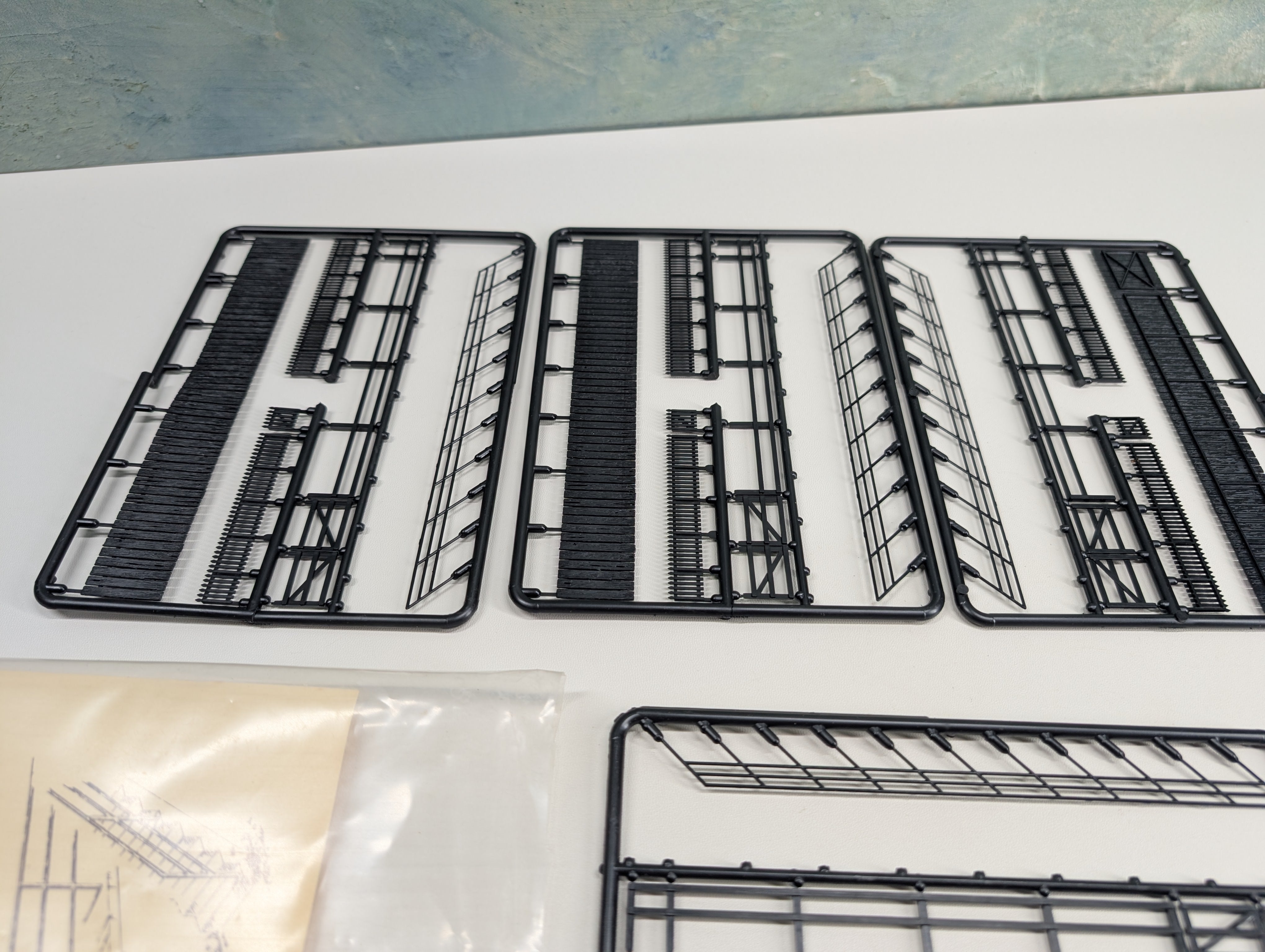 USED Central Valley 1601 HO Scale Styrene Fencing