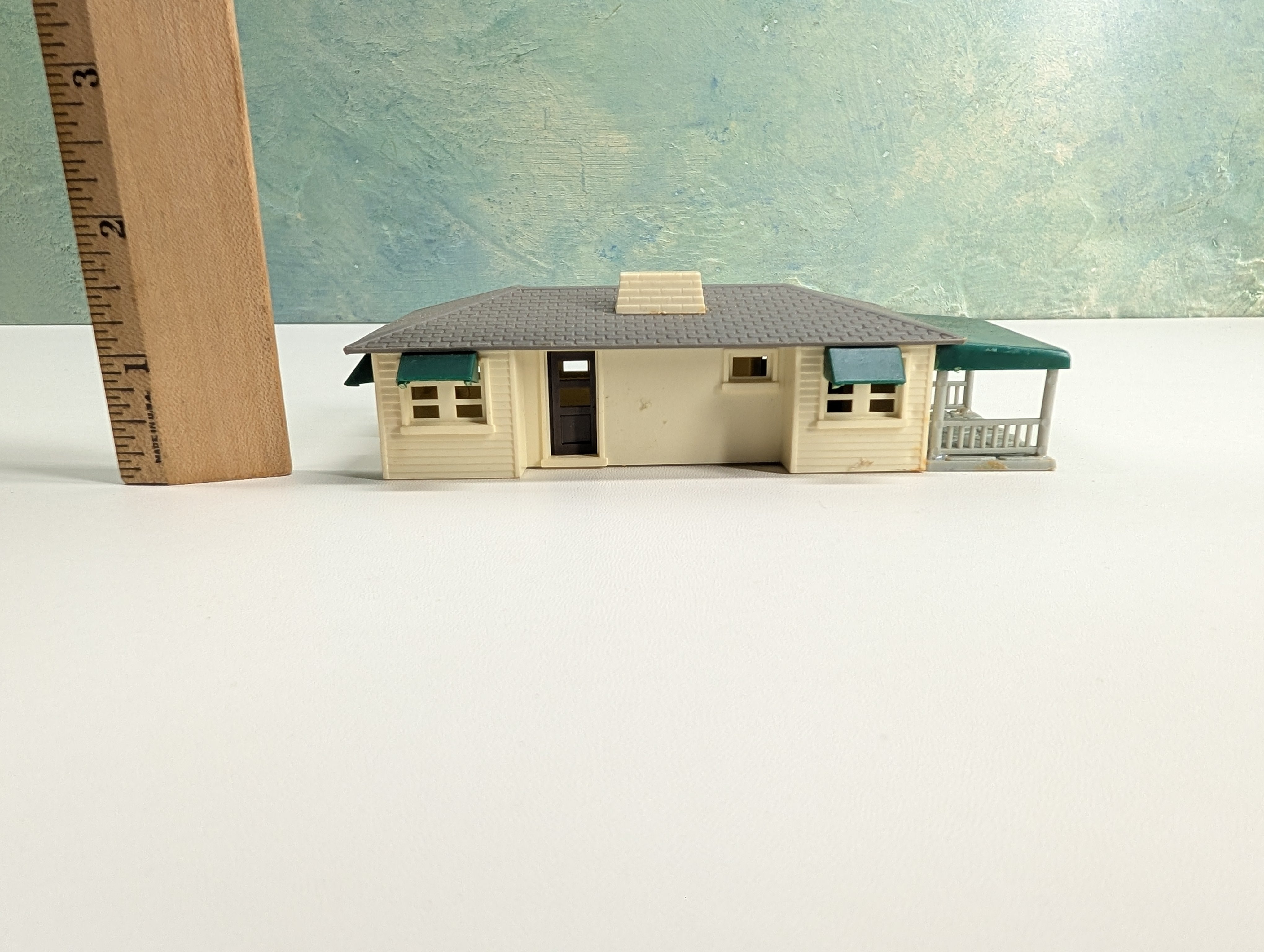 USED Bachmann Plasticville HO Scale Small House