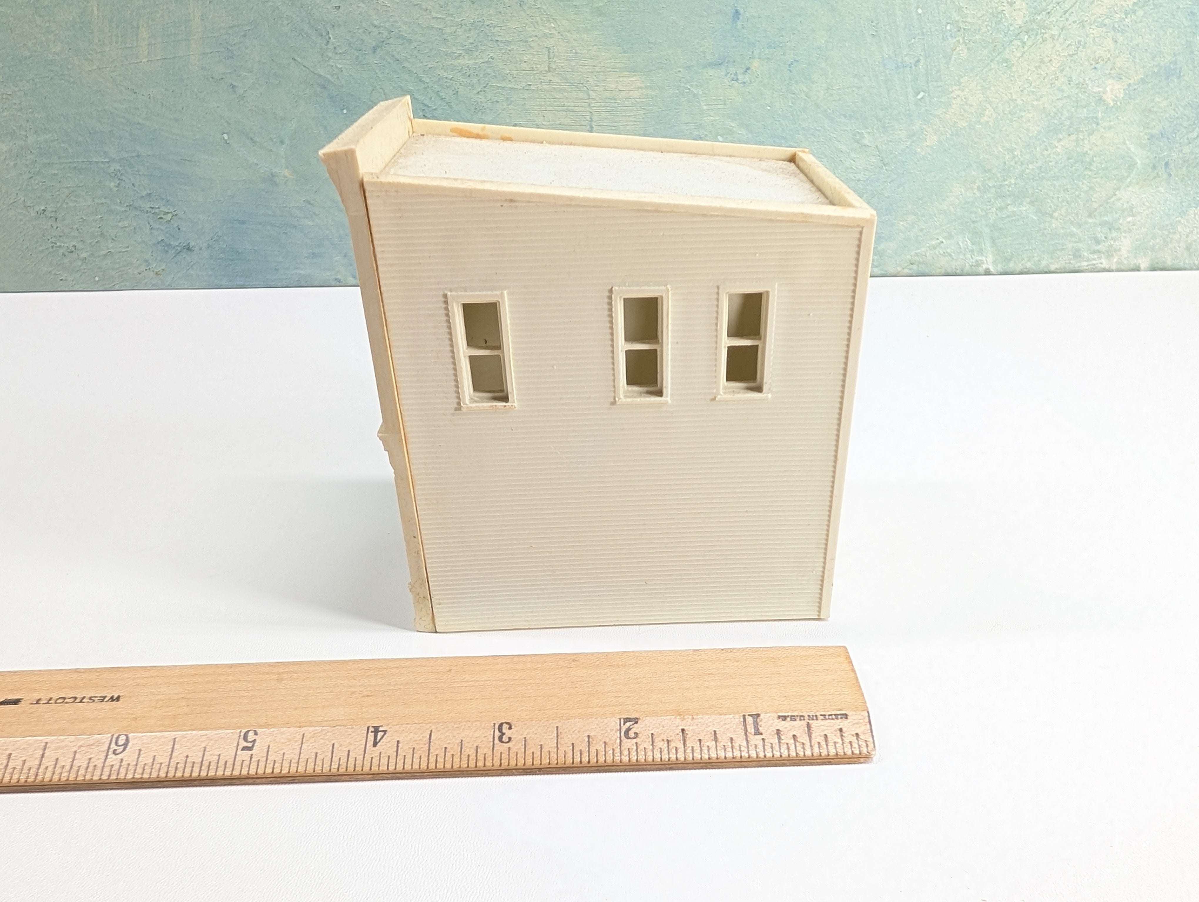 USED HO Scale White Storefront