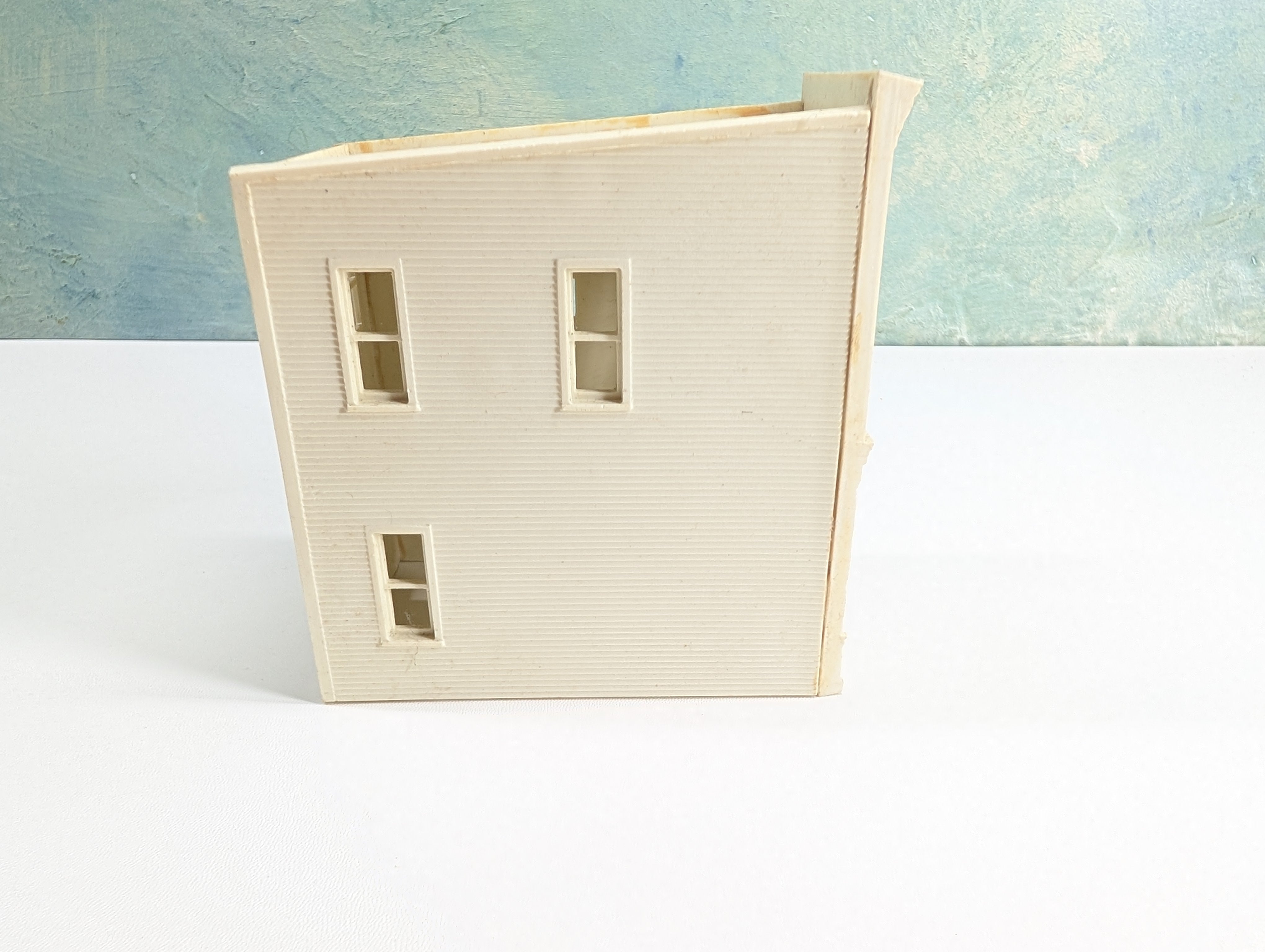 USED HO Scale White Storefront