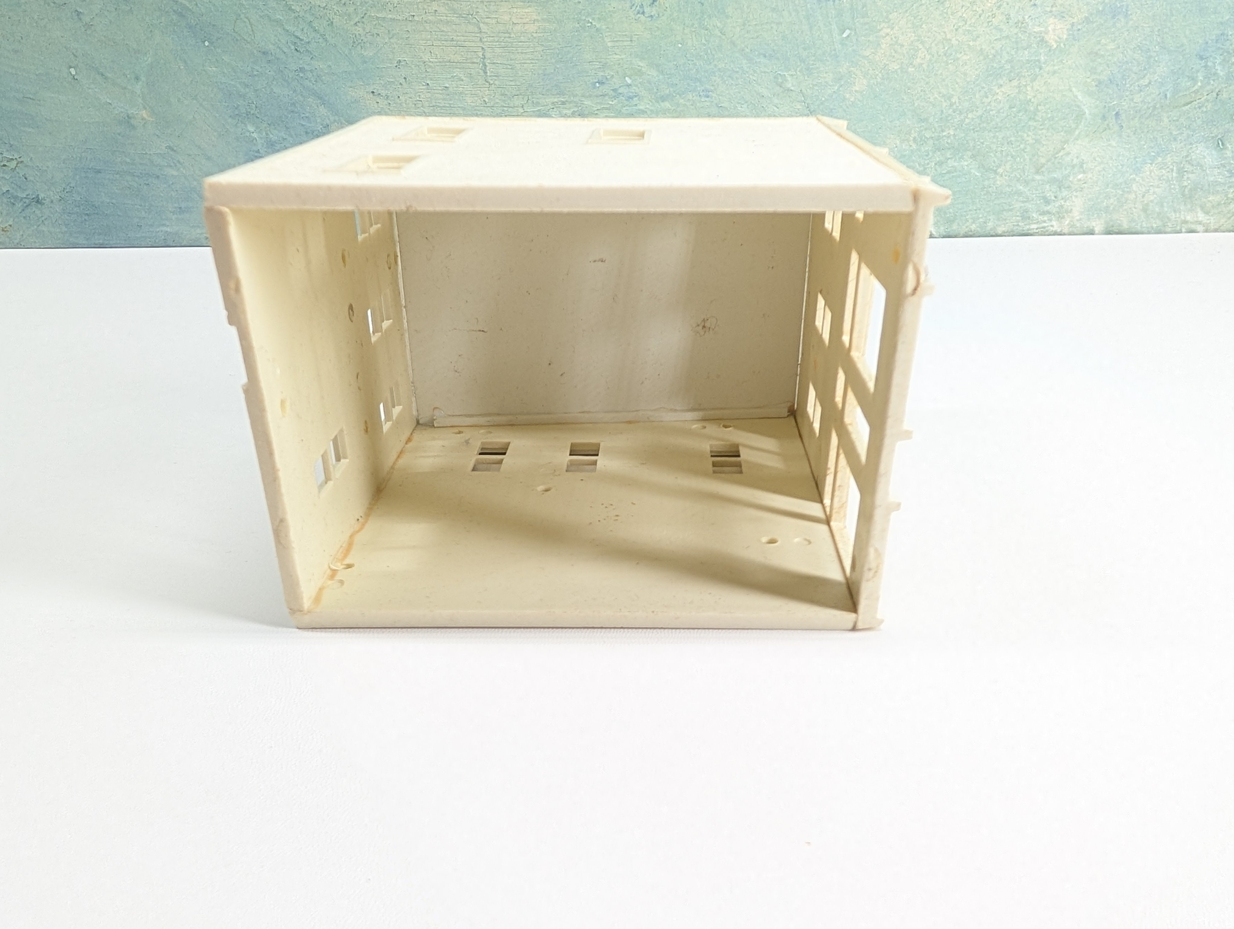 USED HO Scale White Storefront